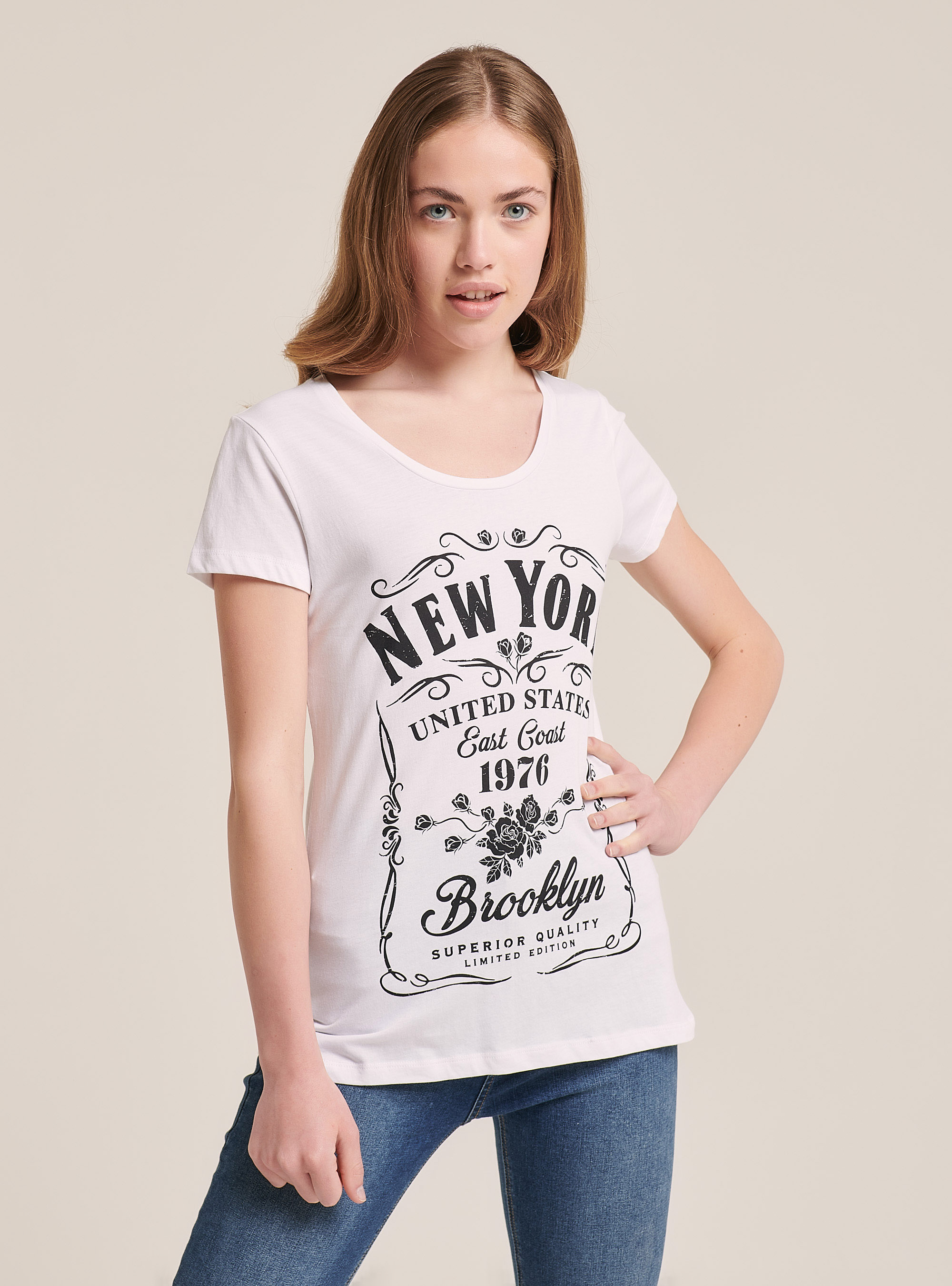 T-Shirt mit weitem Rundhalsausschnitt und Aufdruck, C099 WHITE