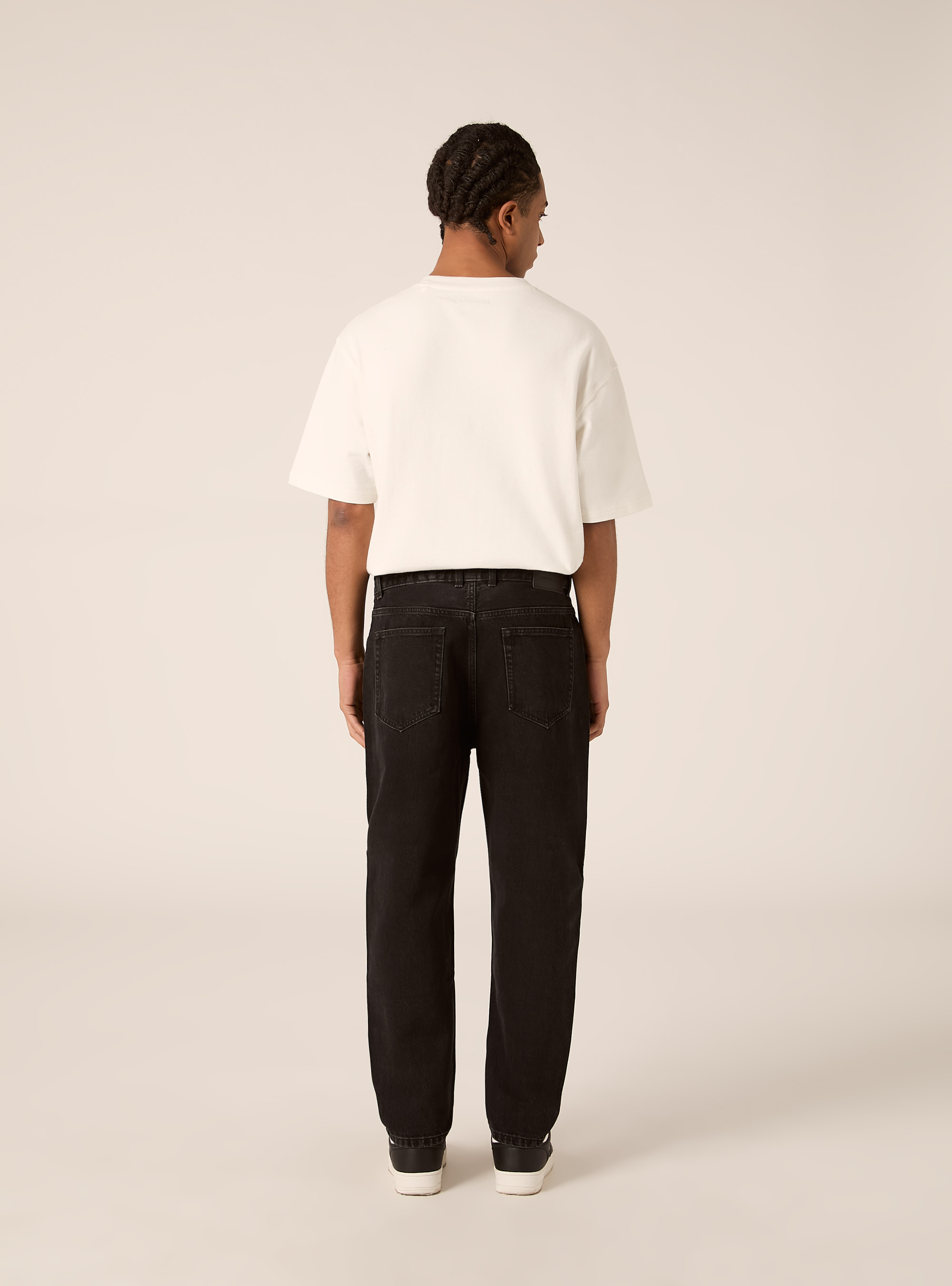 Pantalone loose fit in denim colorato, NERO