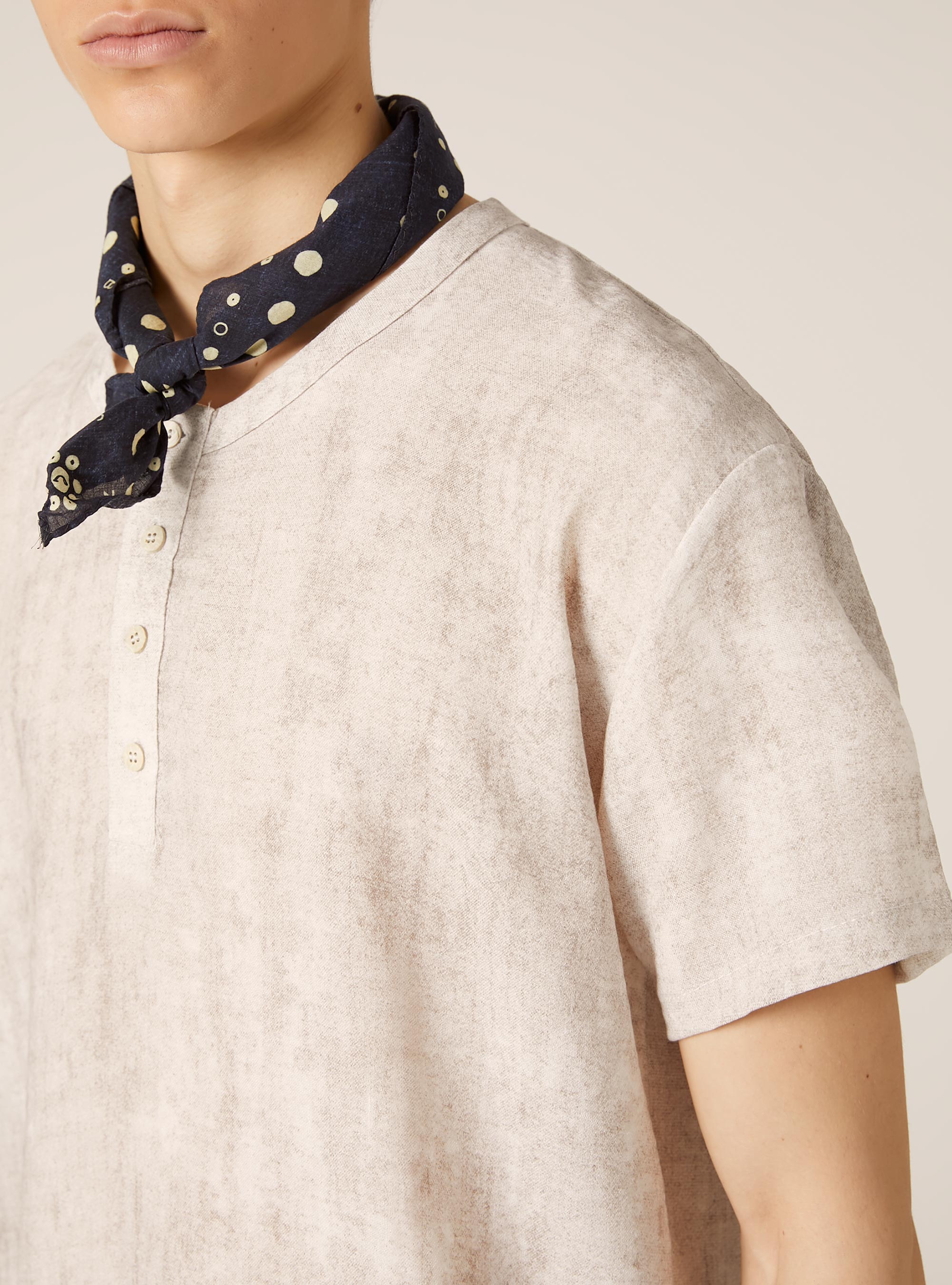 T-shirt with marbled effect buttons, WH1 OFF WHITE