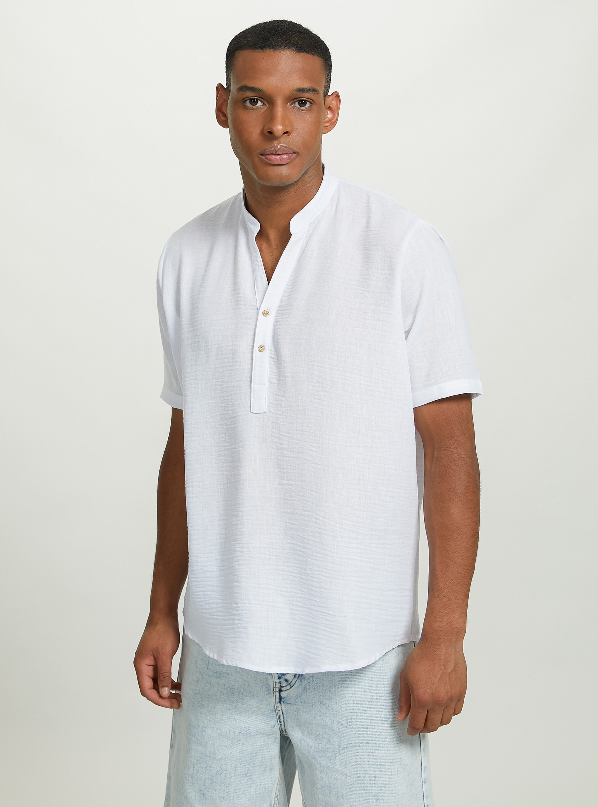 Camicia basica collo coreano mezza placchetta, WH2 WHITE