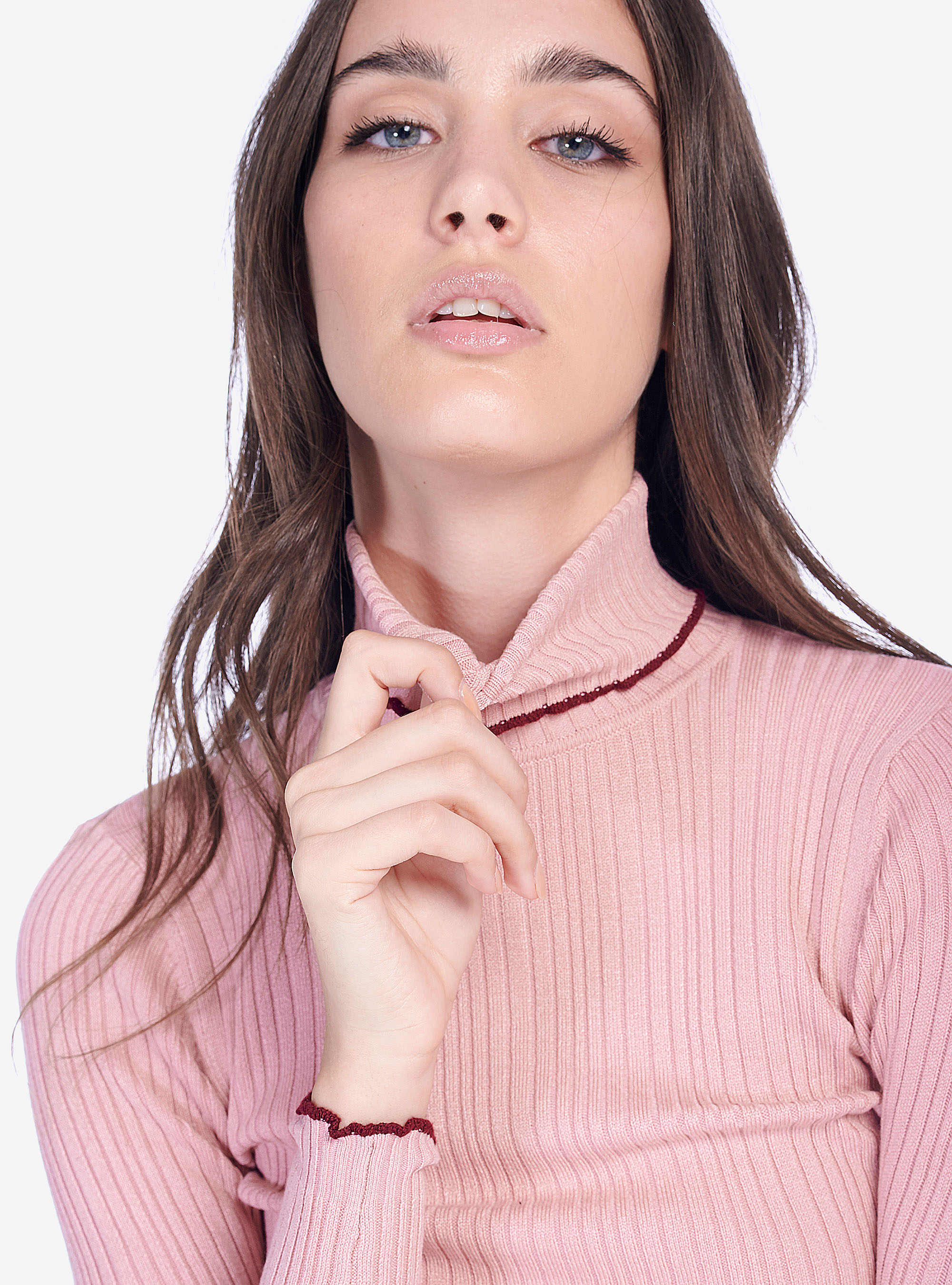 Pull à col roulé avec des extrémités ondulées, C501 PINK