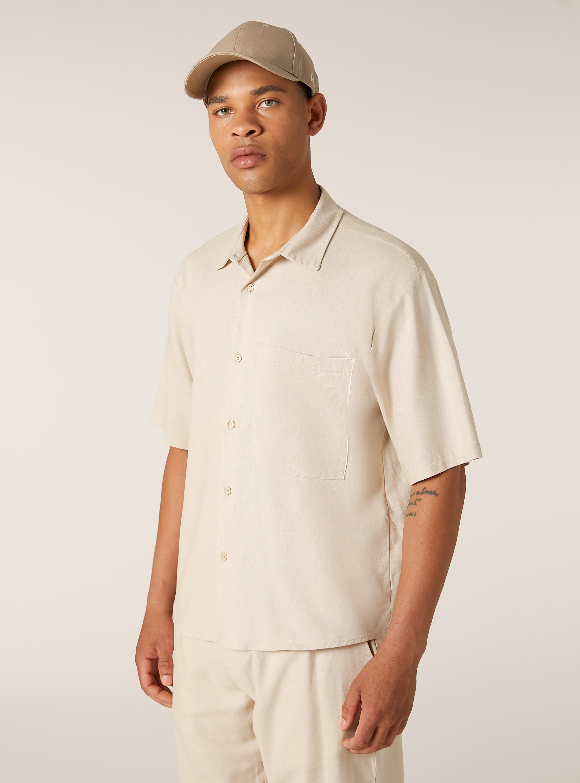 Chemise en lin m&eacute;lang&eacute; avec poche poitrine, BG2 BEIGE MEDIUM