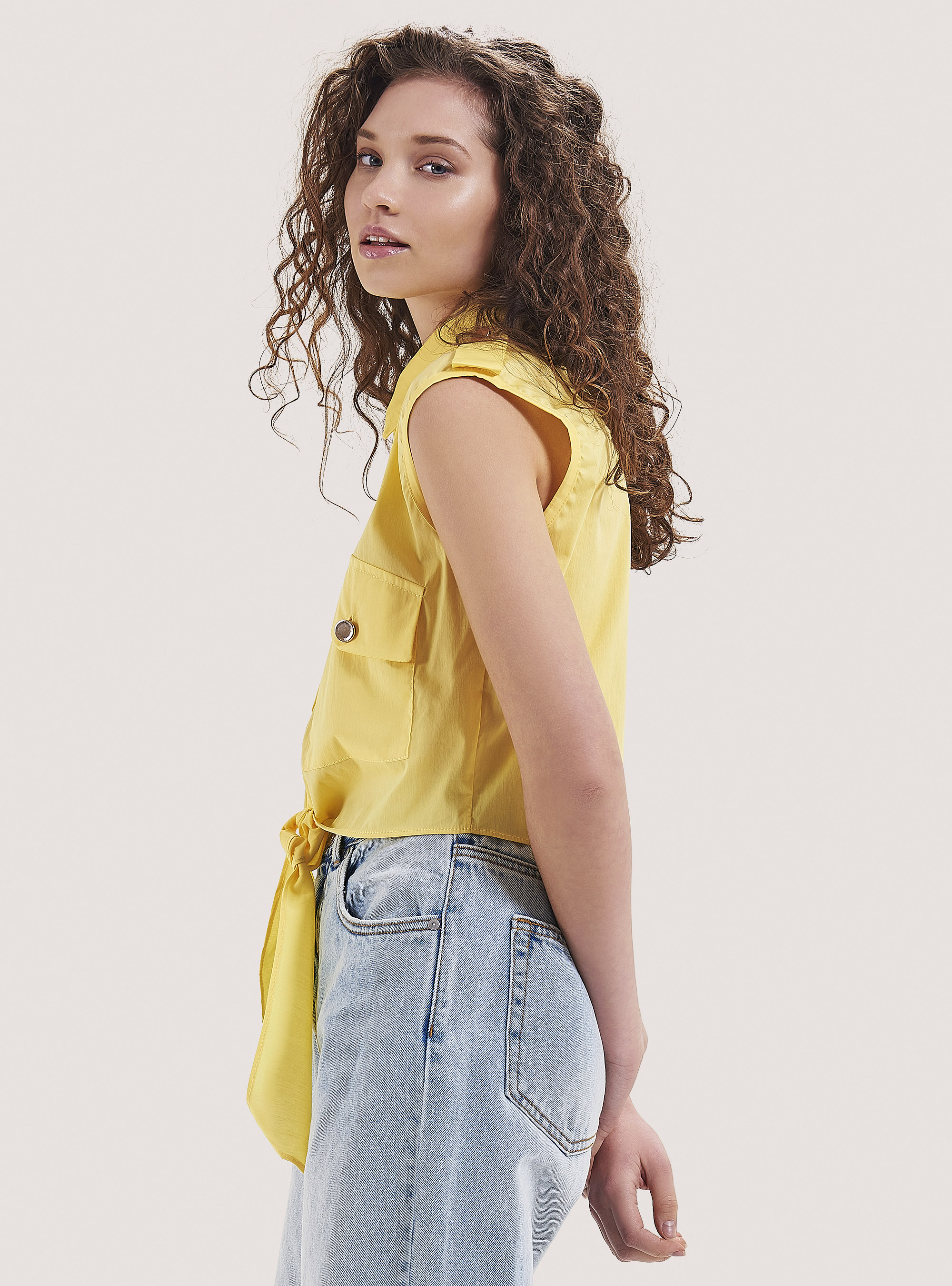 Camicia cropped smanicata con nodo, C785 YELLOW