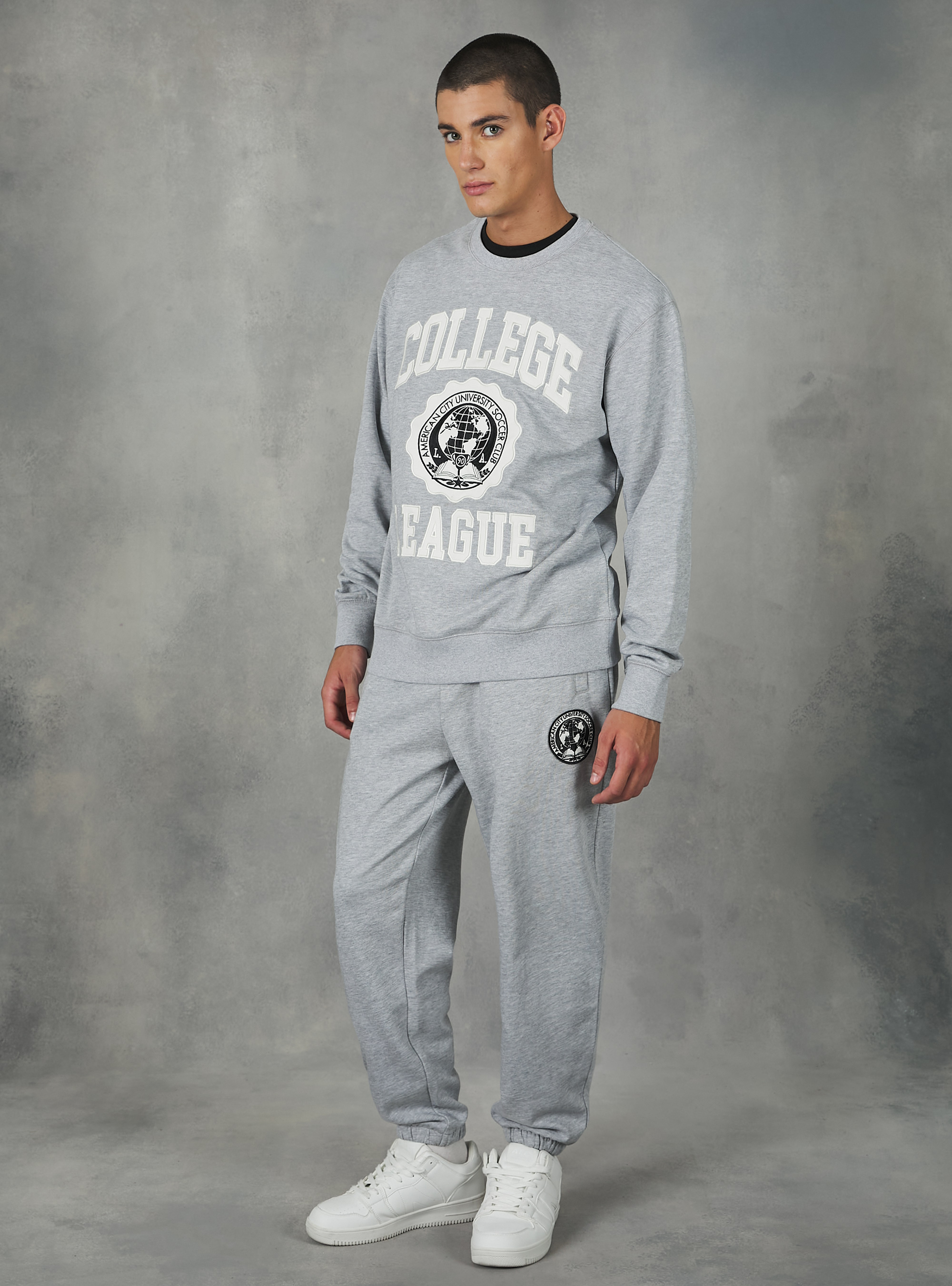 Jogger with college patch, MGY2 GREY MEL MEDIUM