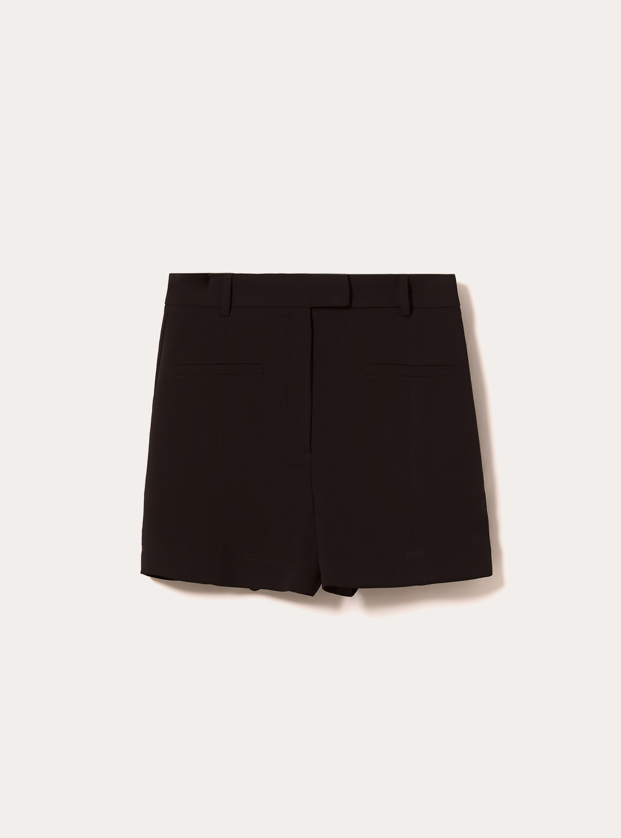 Shorts in crepe in tinta unita, BK1 BLACK
