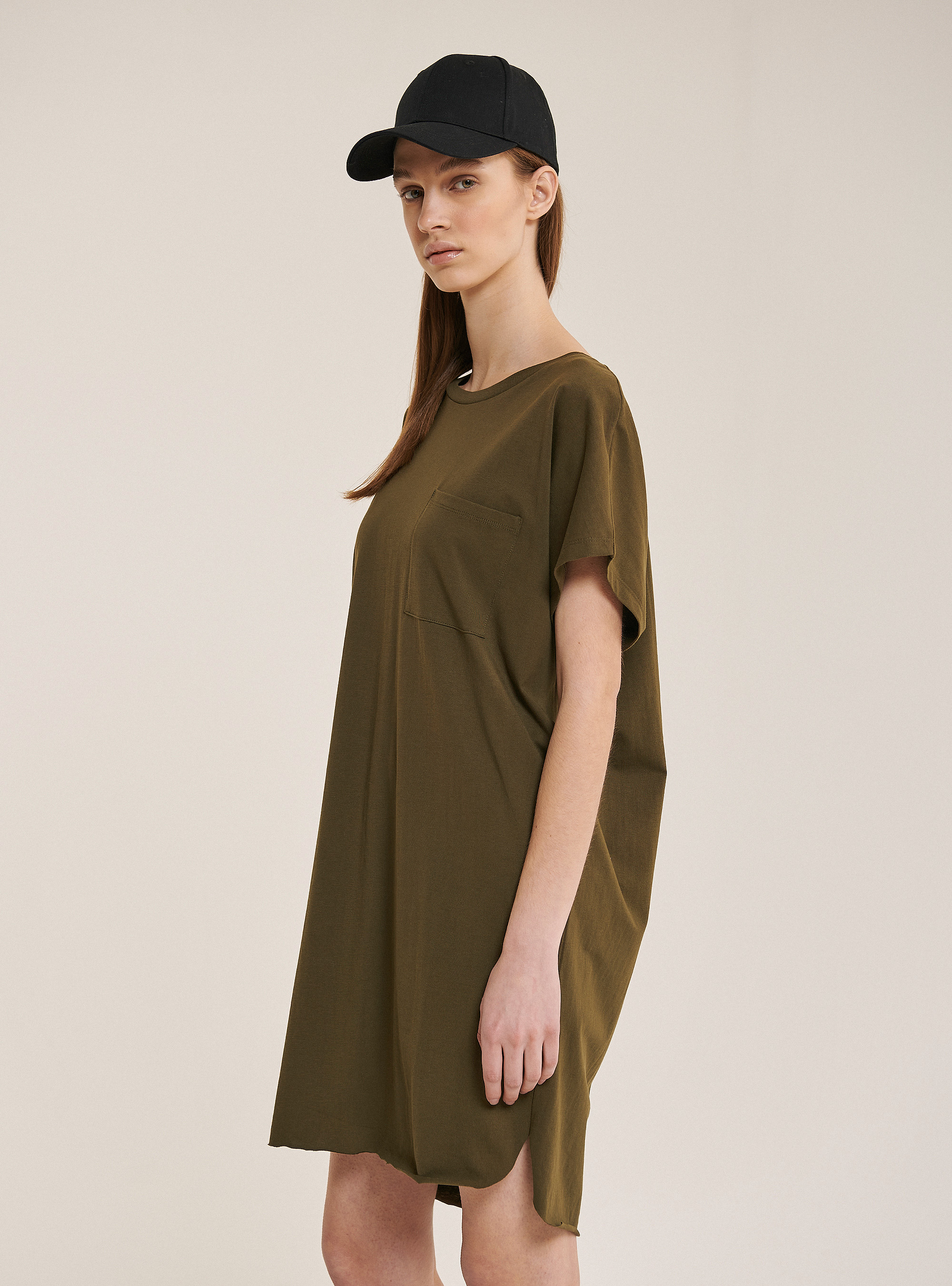 Vestido b&aacute;sico con bolsillo en color s&oacute;lido, CAQUI