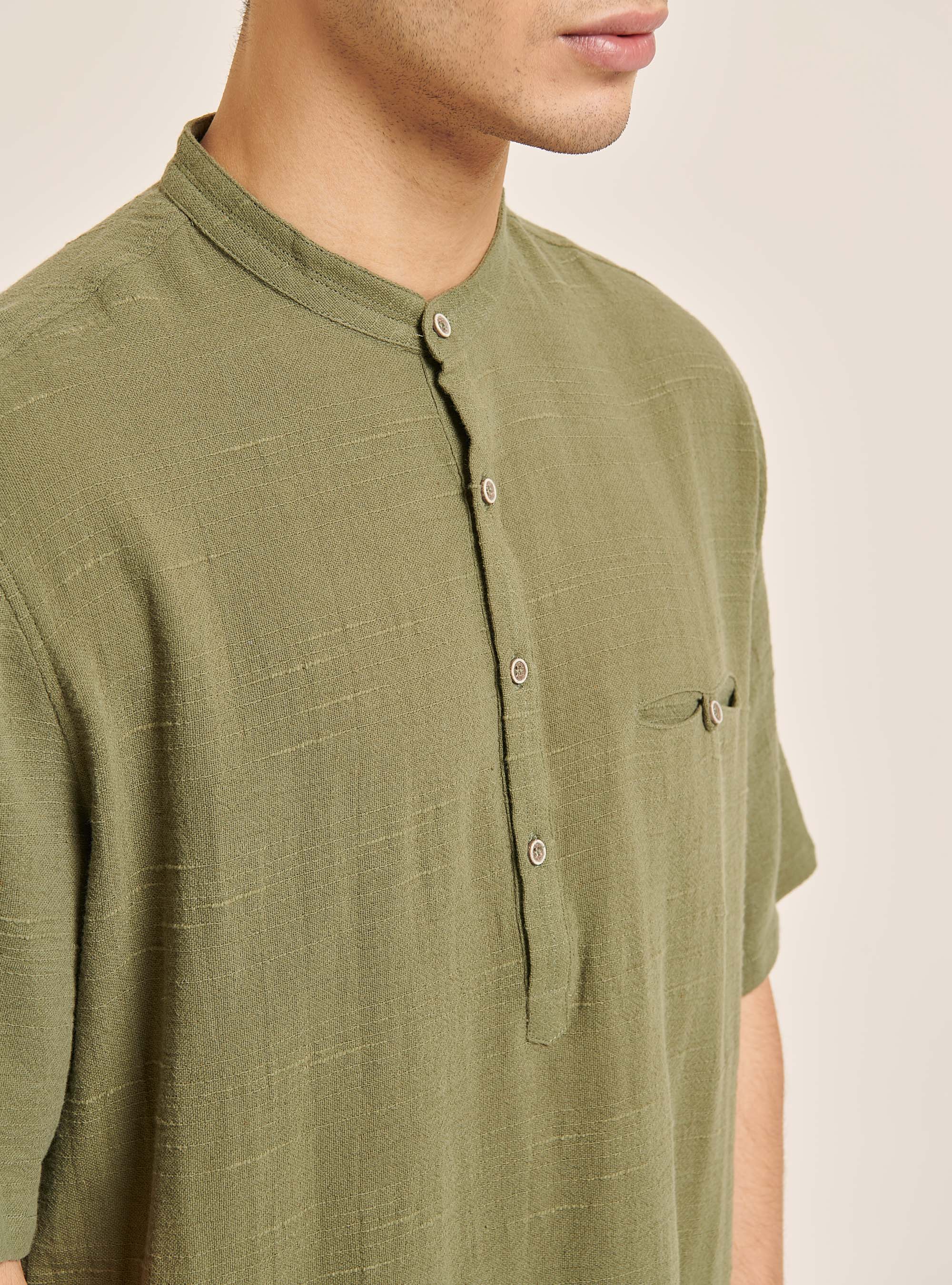 Camisa de mezcla de lino con cuello coreano, CAQUI