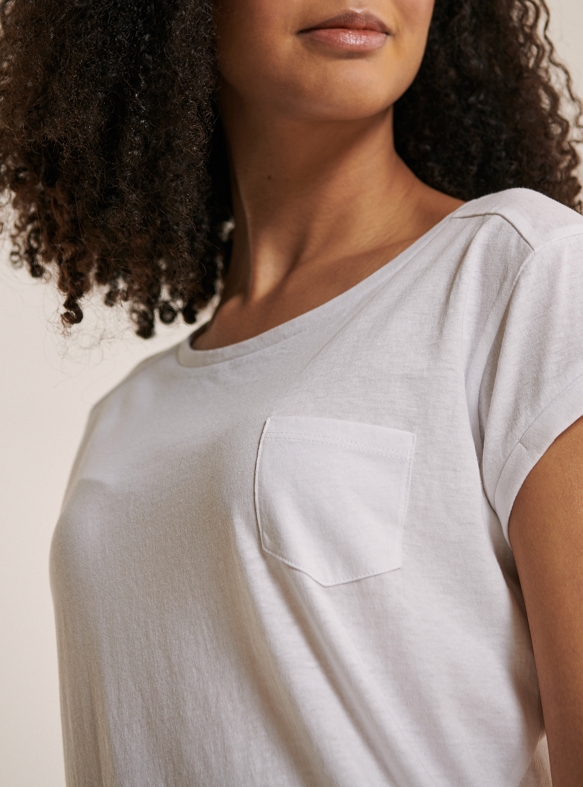 Maglietta essential con taschino in cotone, BIANCO