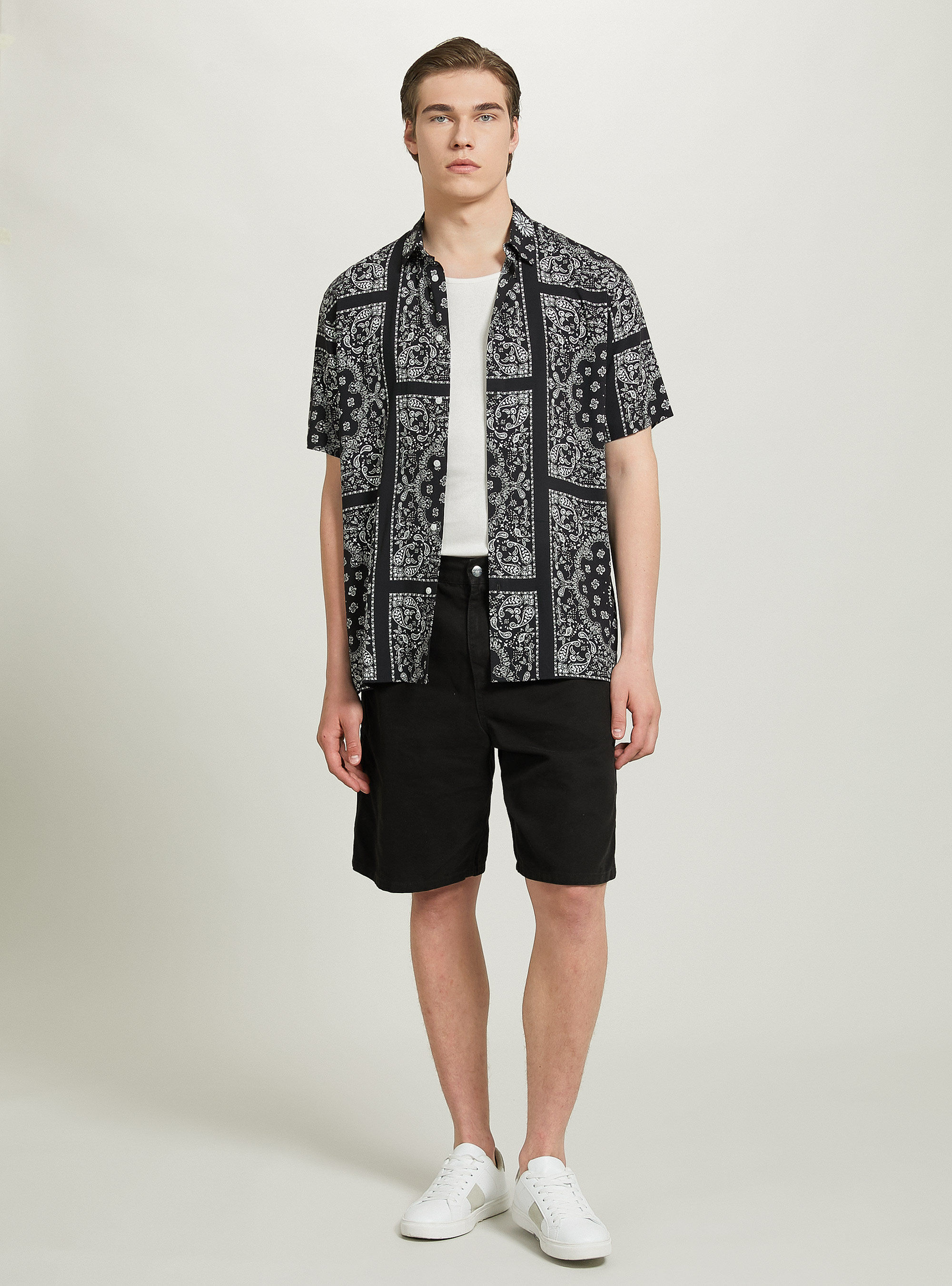 Paisley print short-sleeved shirt, BK1 BLACK