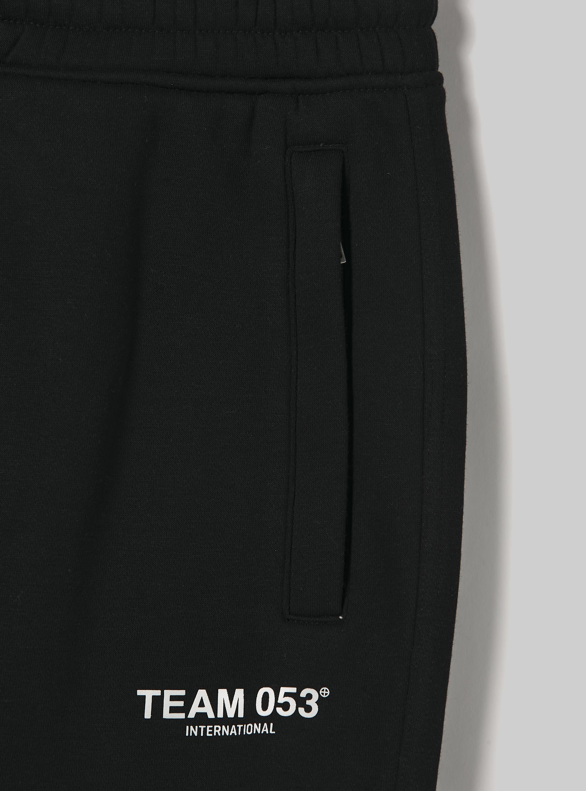 Jogger trousers with Team 053 print, BK1 BLACK