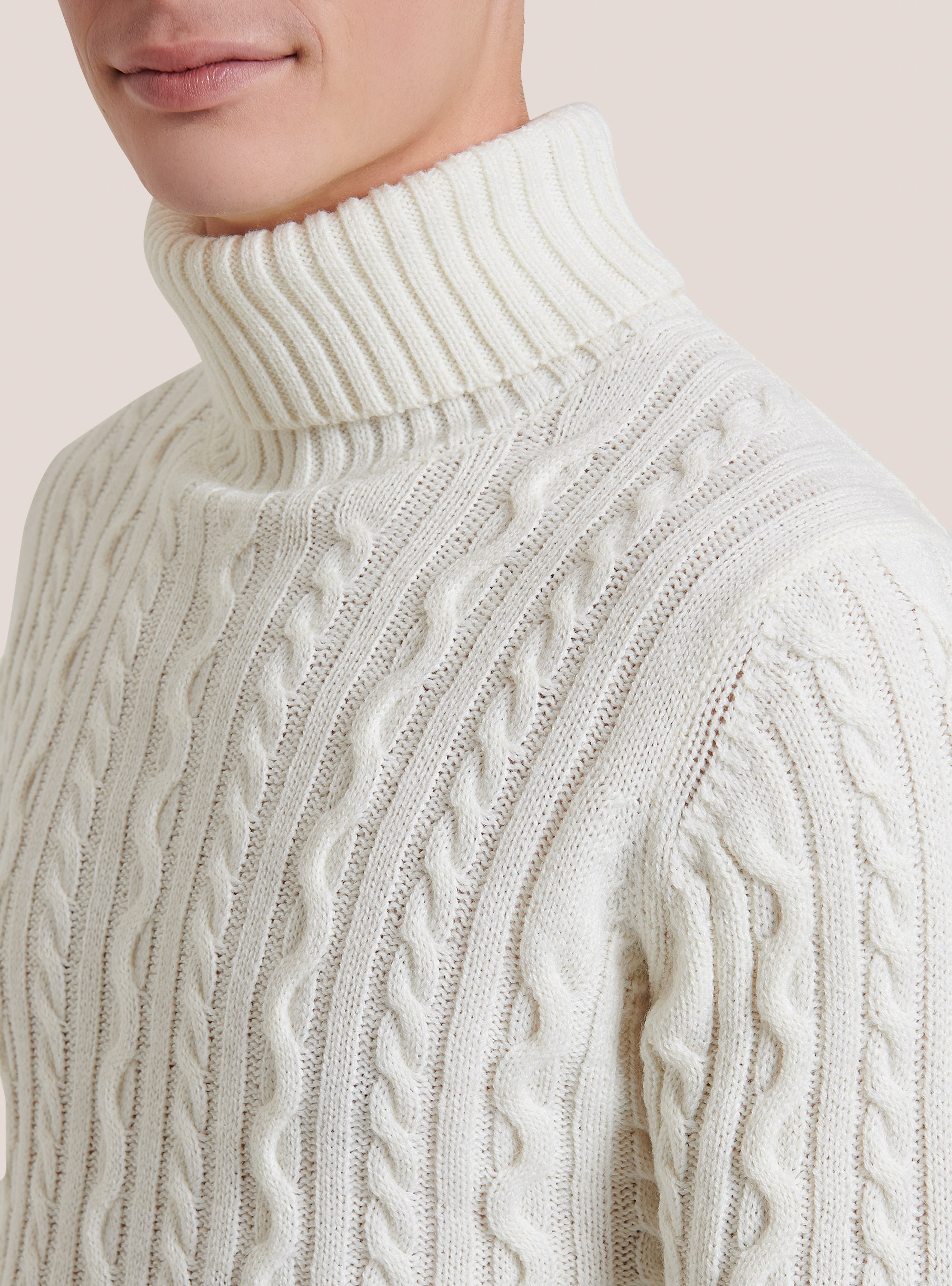 Pullover collo alto con trecce, WH2 WHITE