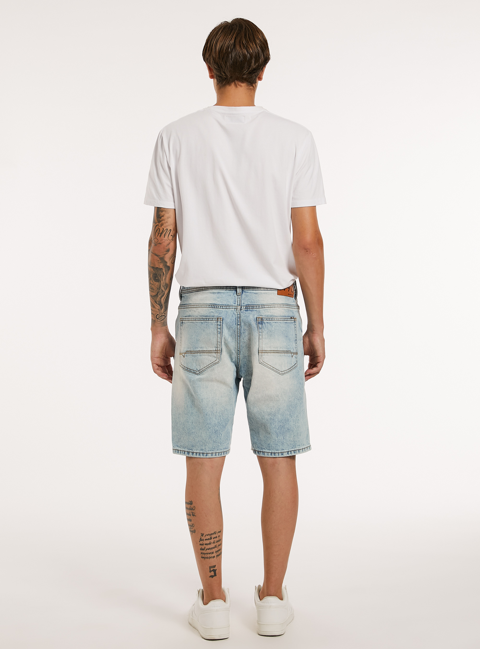 Bermuda en denim stretch à coupe étroite avec déchirures, D007 LIGHT AZURE