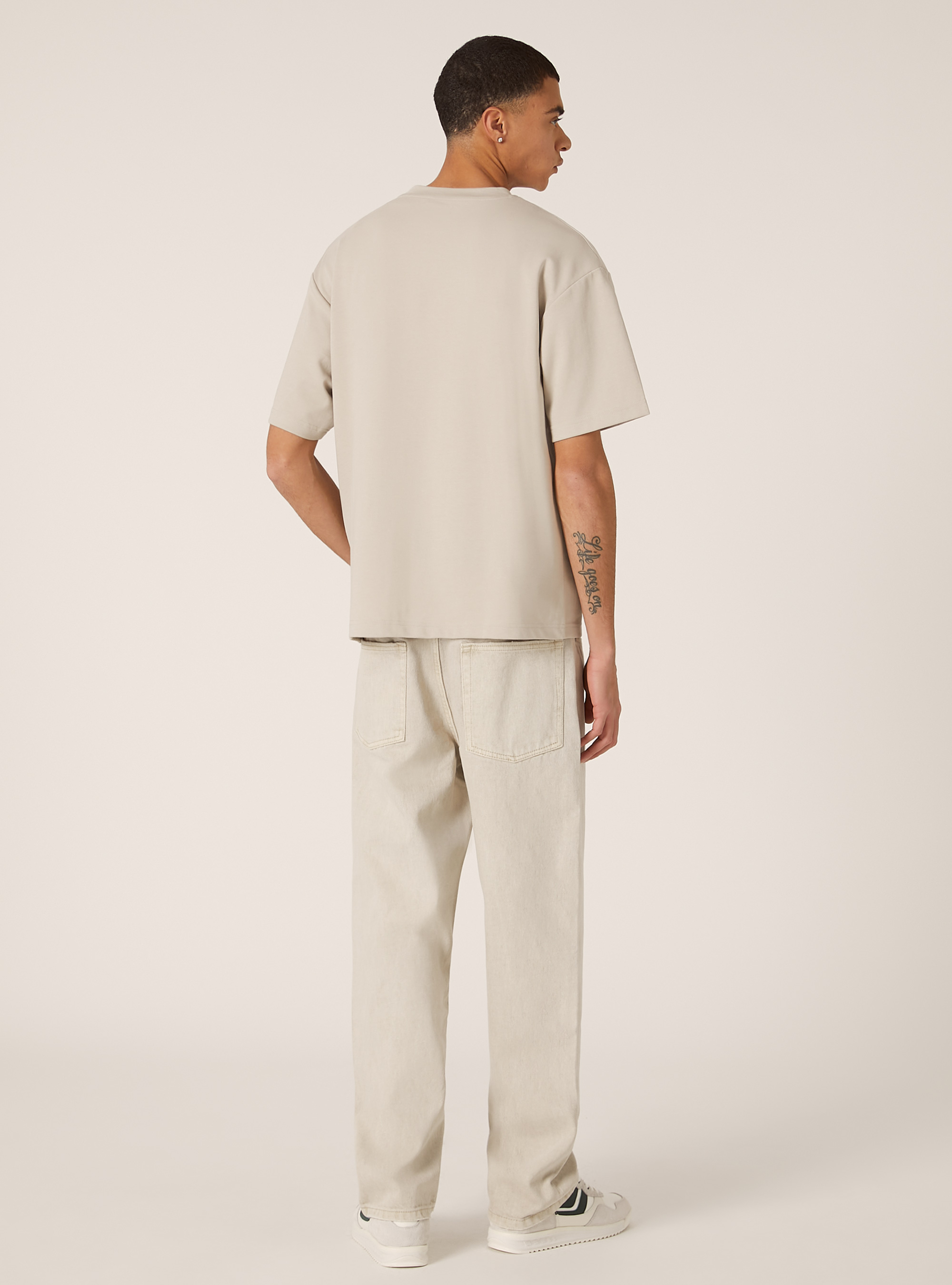 Hose aus farbigem Denim mit gerader Passform, BG2 BEIGE MEDIUM