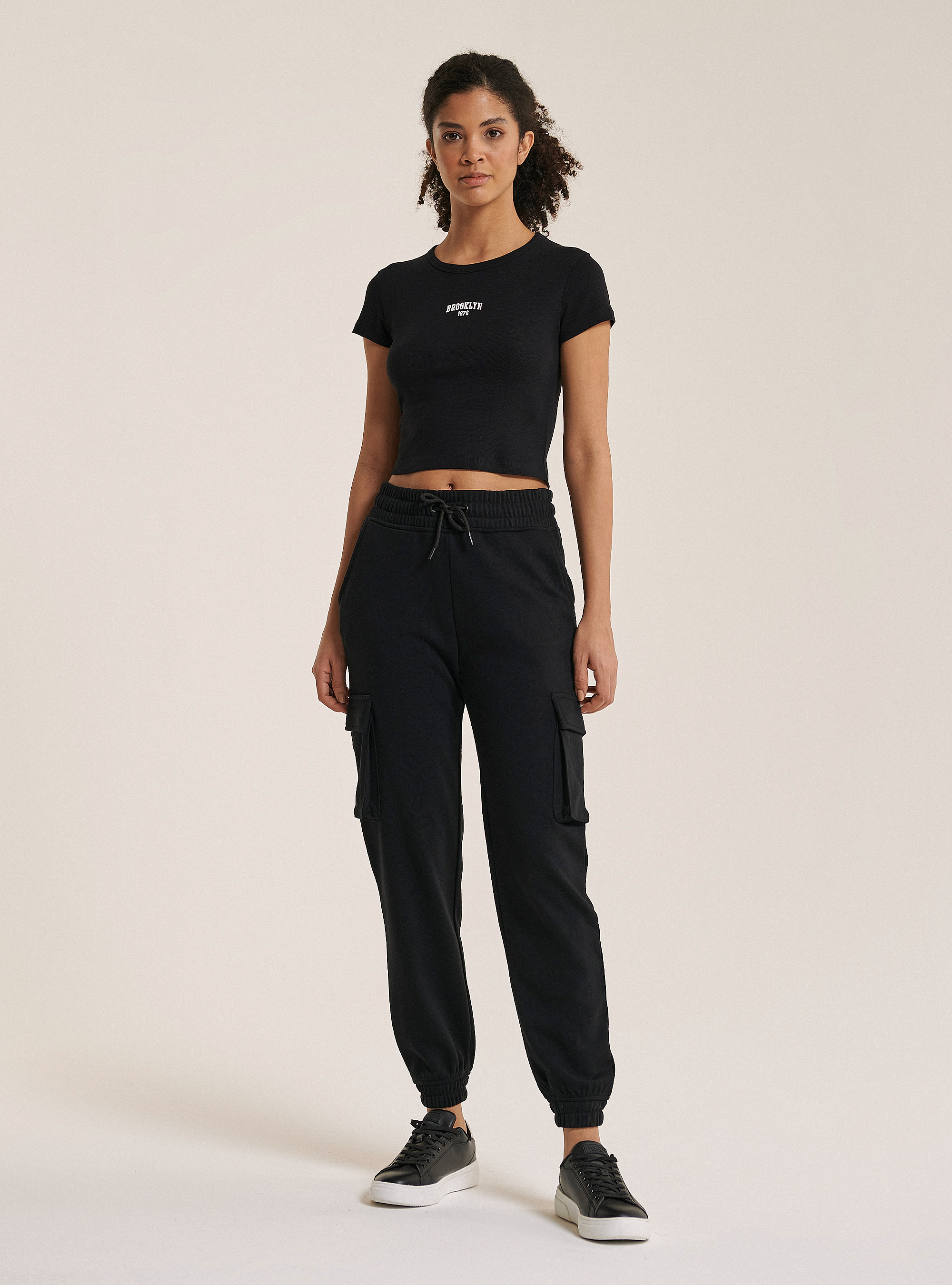 Crop top with front lettering print in cotton, BLACK