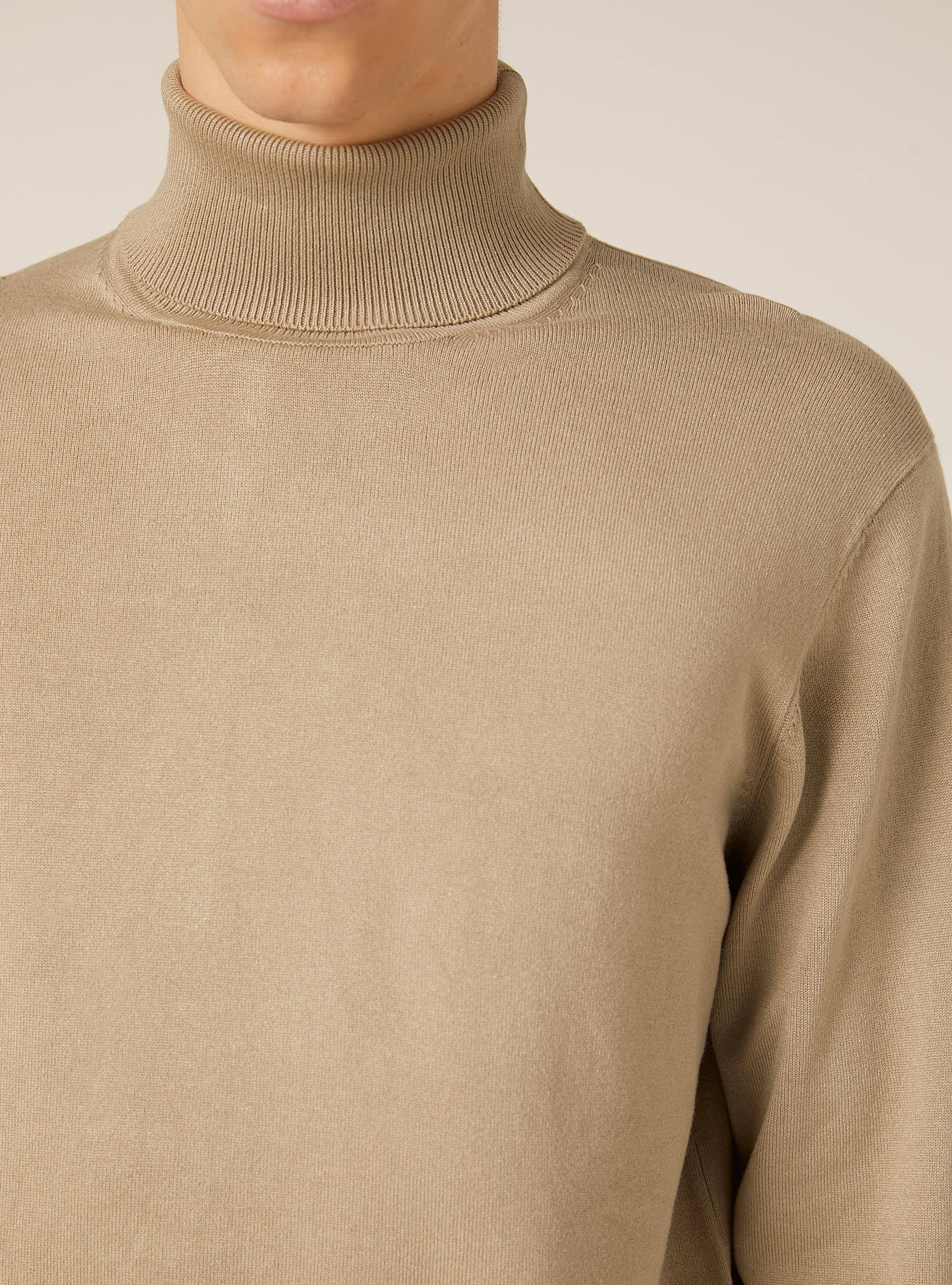 Jersey de cuello alto en viscosa suave, BG2 BEIGE MEDIUM