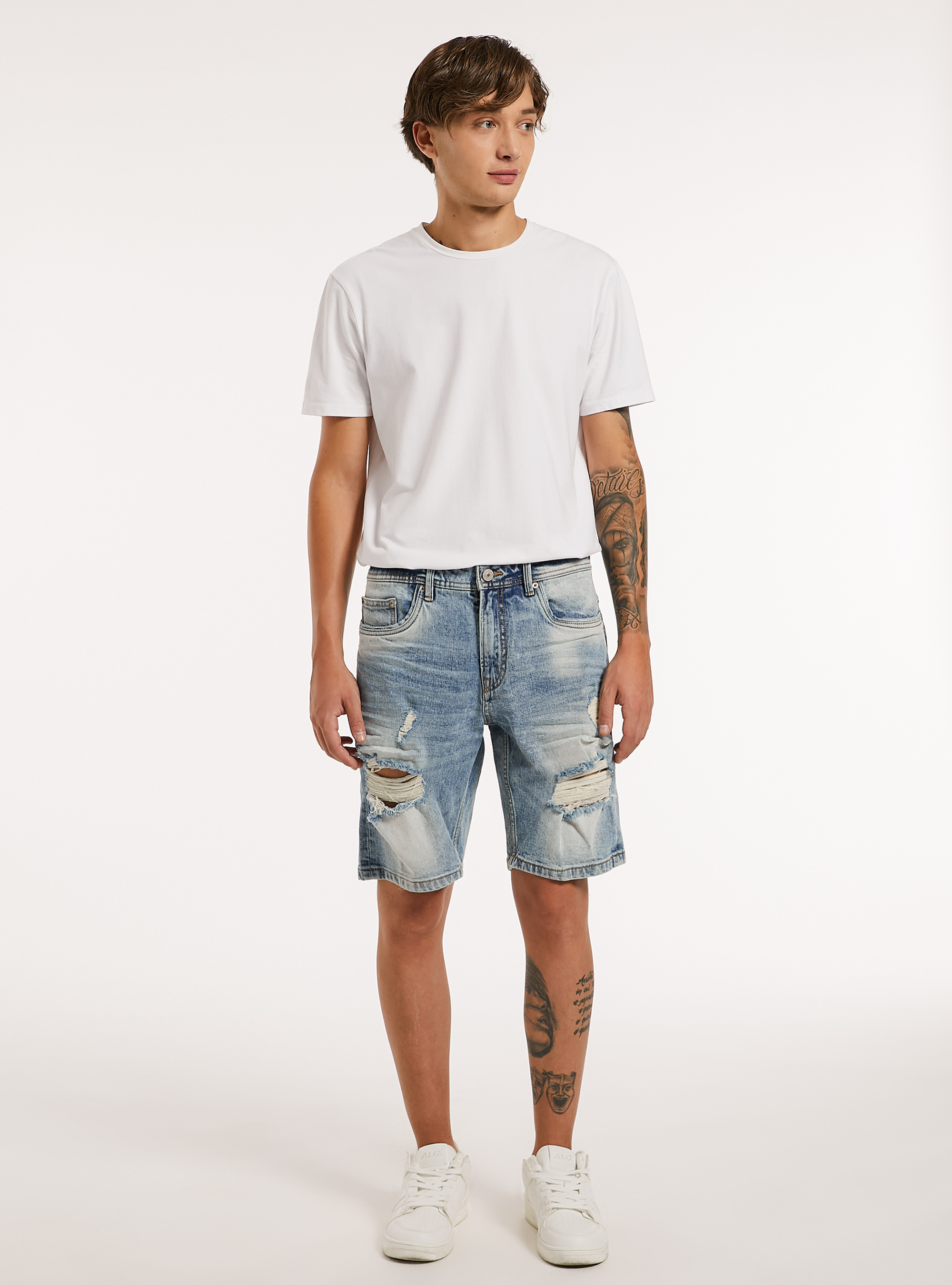 Bermuda en denim stretch à coupe étroite avec déchirures, D003 MEDIUM BLUE