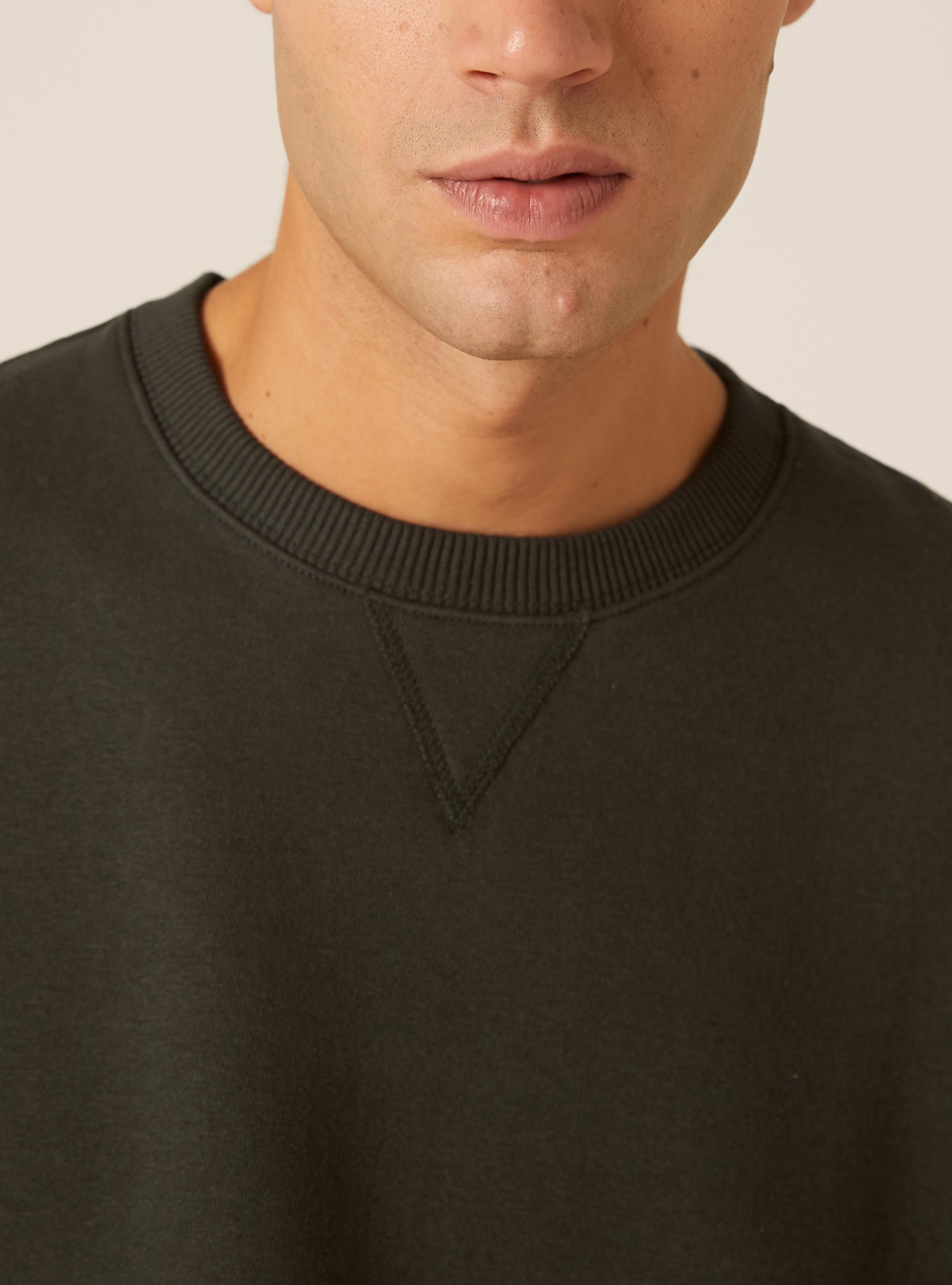 Solid color crew neck sweatshirt, KY1 KAKY DARK