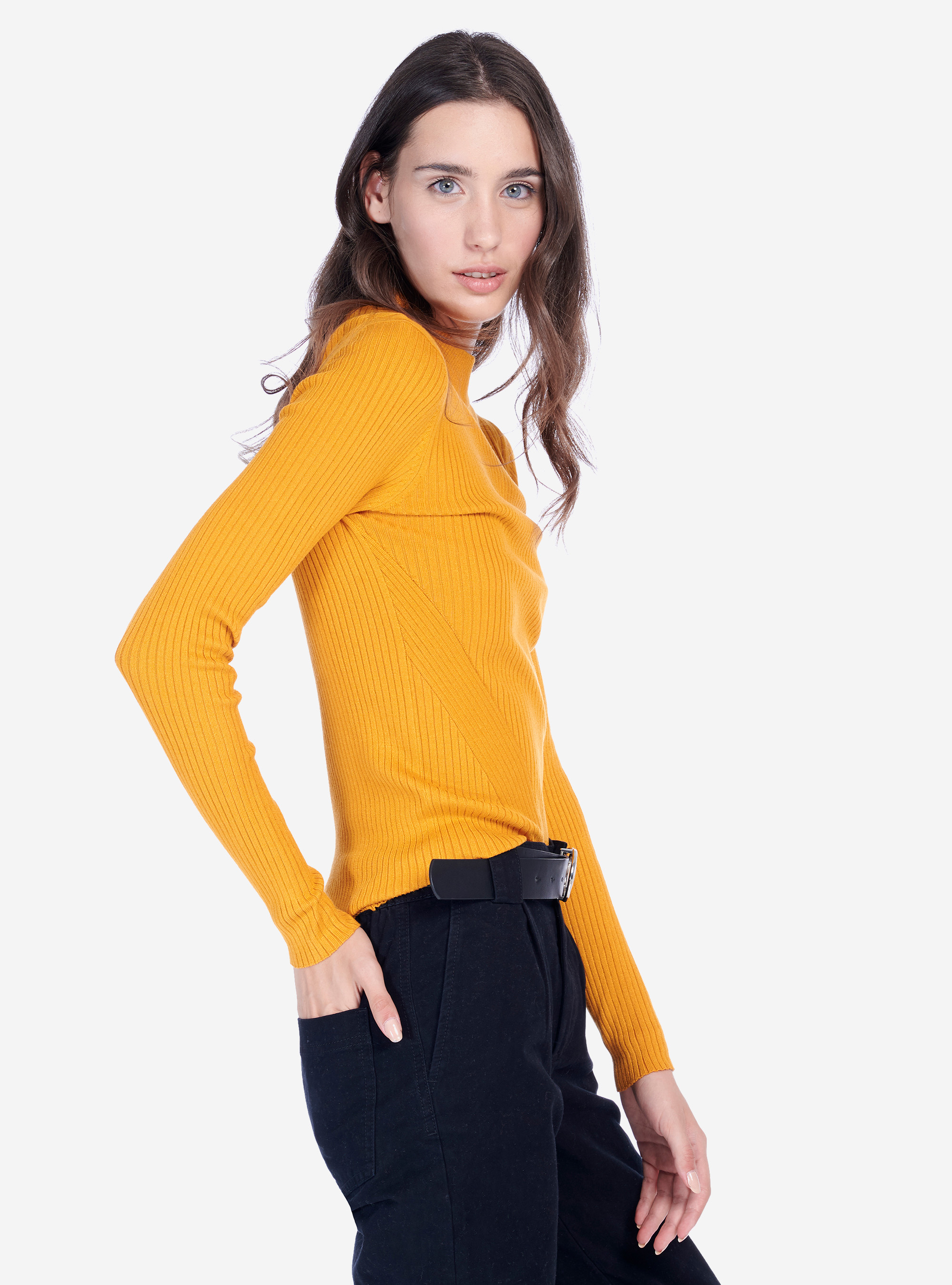 JERSEY DE CUELLO REDONDO RECORTADO, MOSTAZA