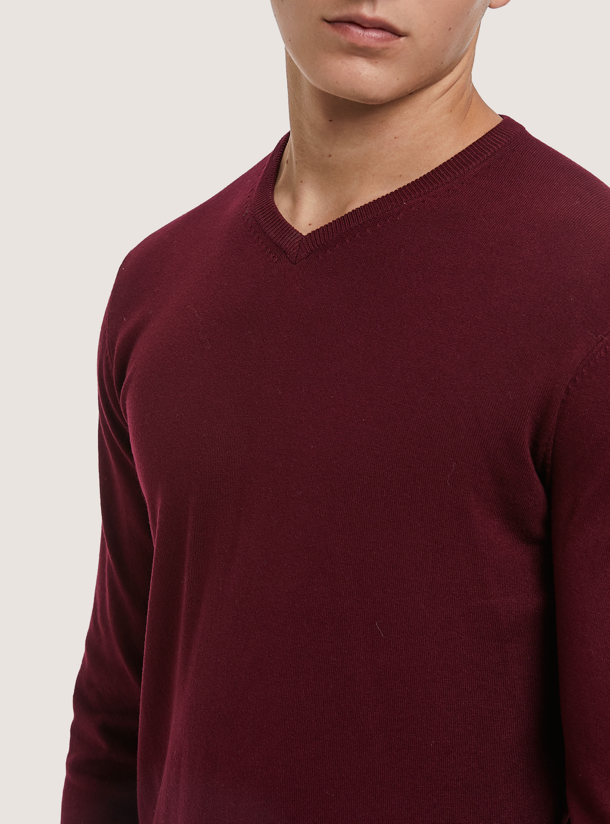 Pullover scollo a "v" tinta unita, C326 BORDEAUX