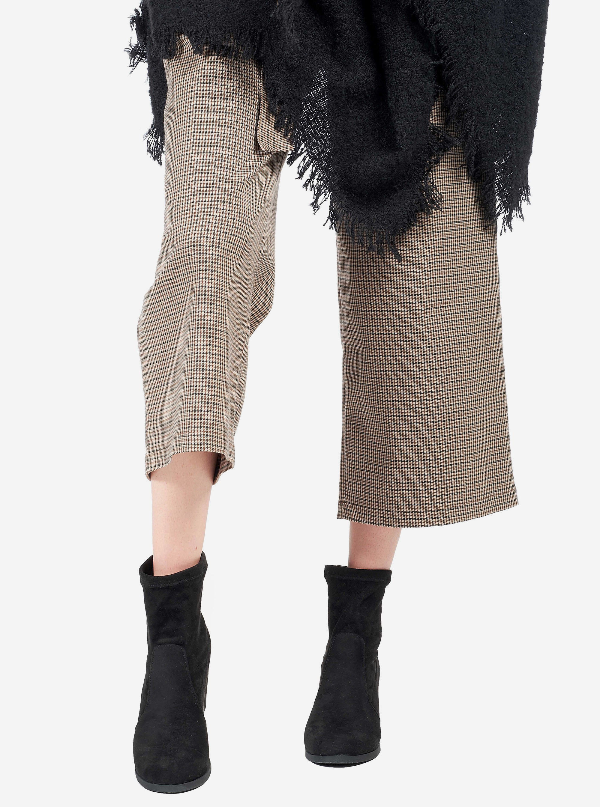 BOTAS TOBILLERAS CON TACÓN, NEGRO