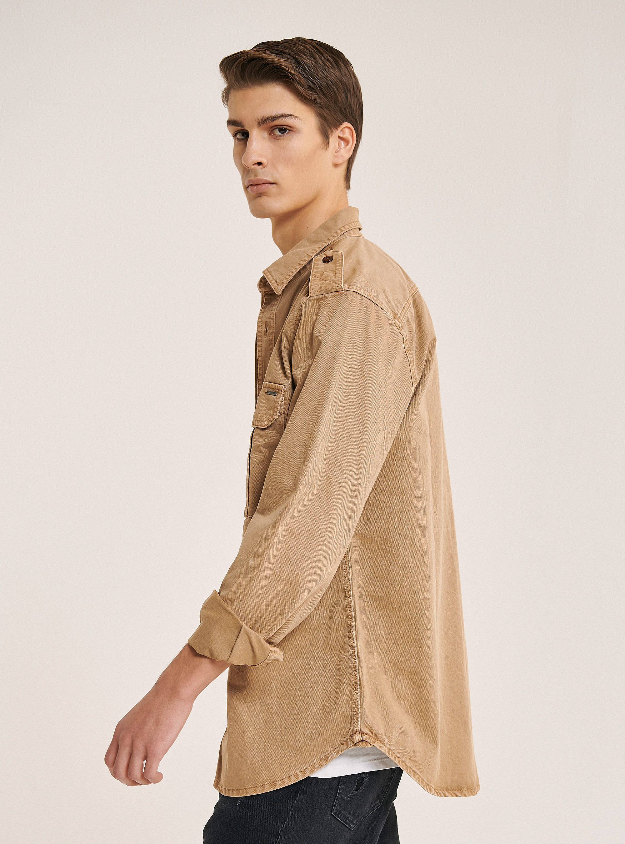 Camisa con maxi bolsillos de algodón, C536 TOBACCO