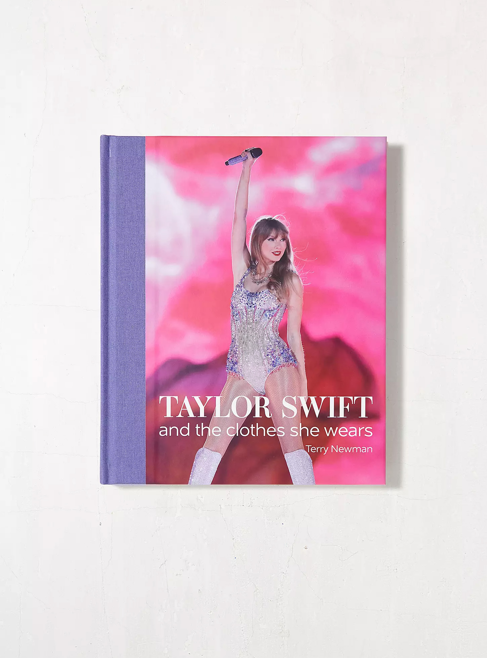 "Taylor Swift: And the Clothes She Wears" book, UNICO