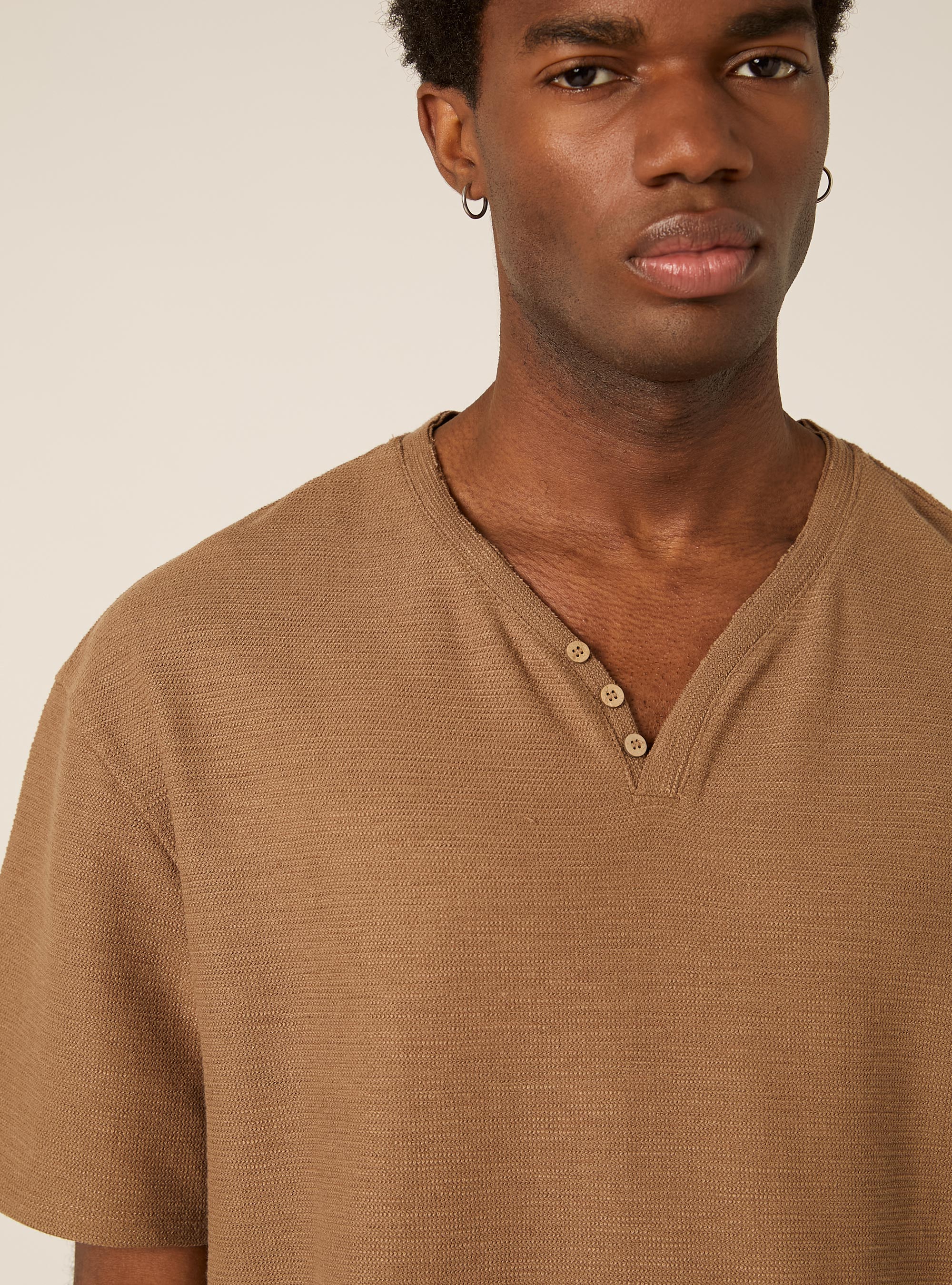 Camiseta de cuello panadero en tejido waffle, BR2 BROWN MEDIUM