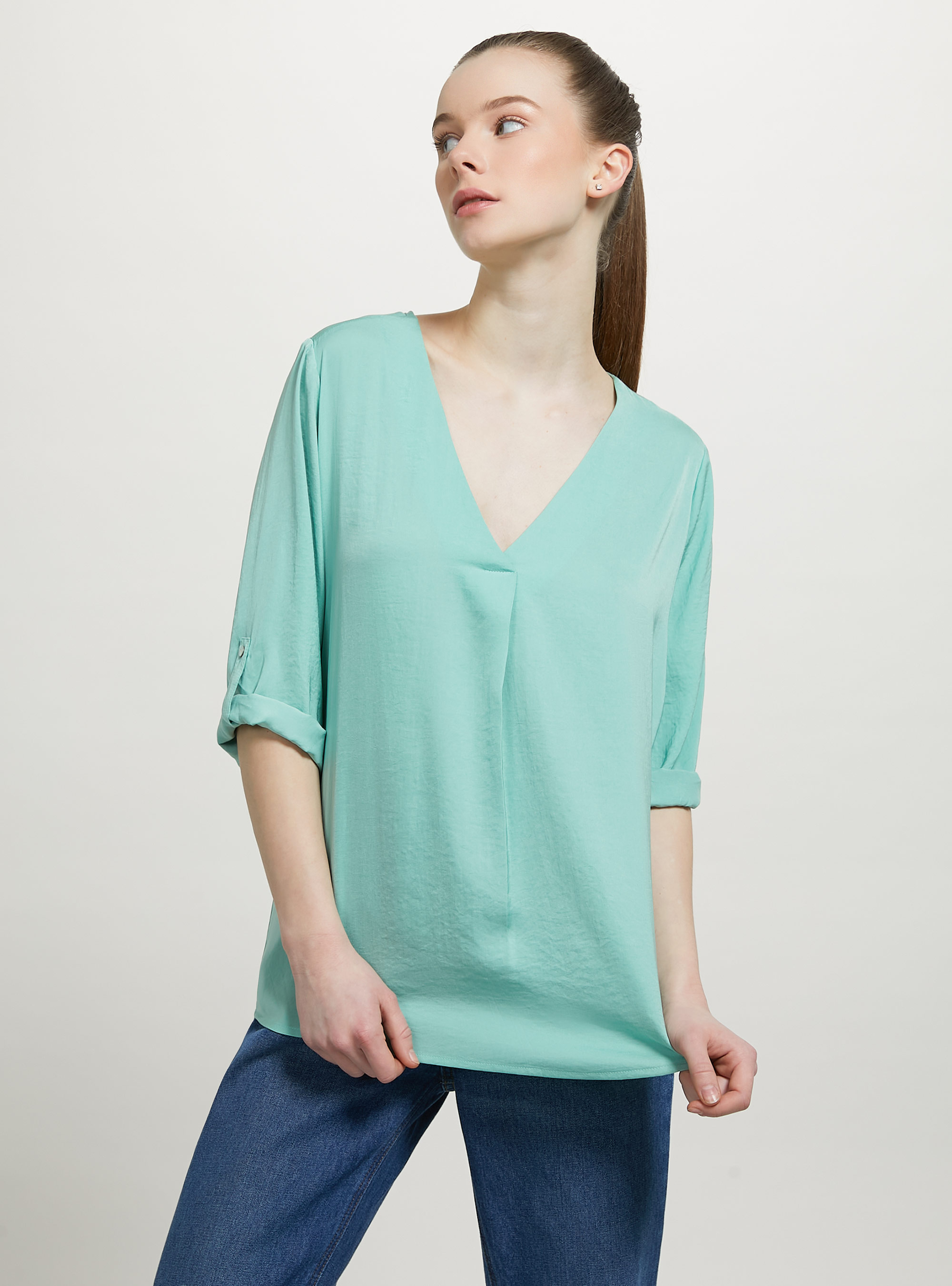 Plain-coloured blouse with neckline, GA3 AQUA GREEN LIGHT