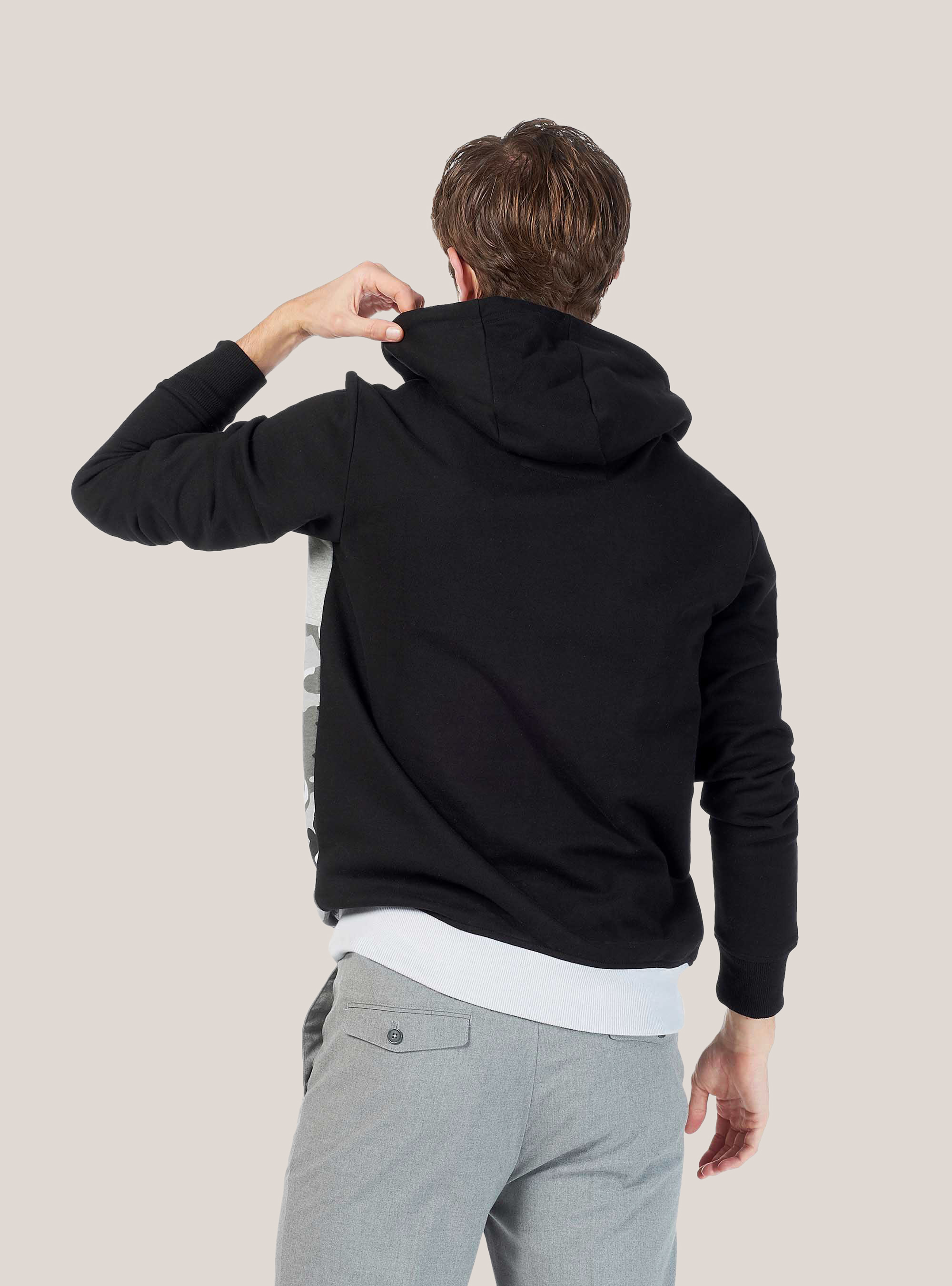 SUDADERA CON ESTAMPADO DE CAMUFLAJE, NEGRO