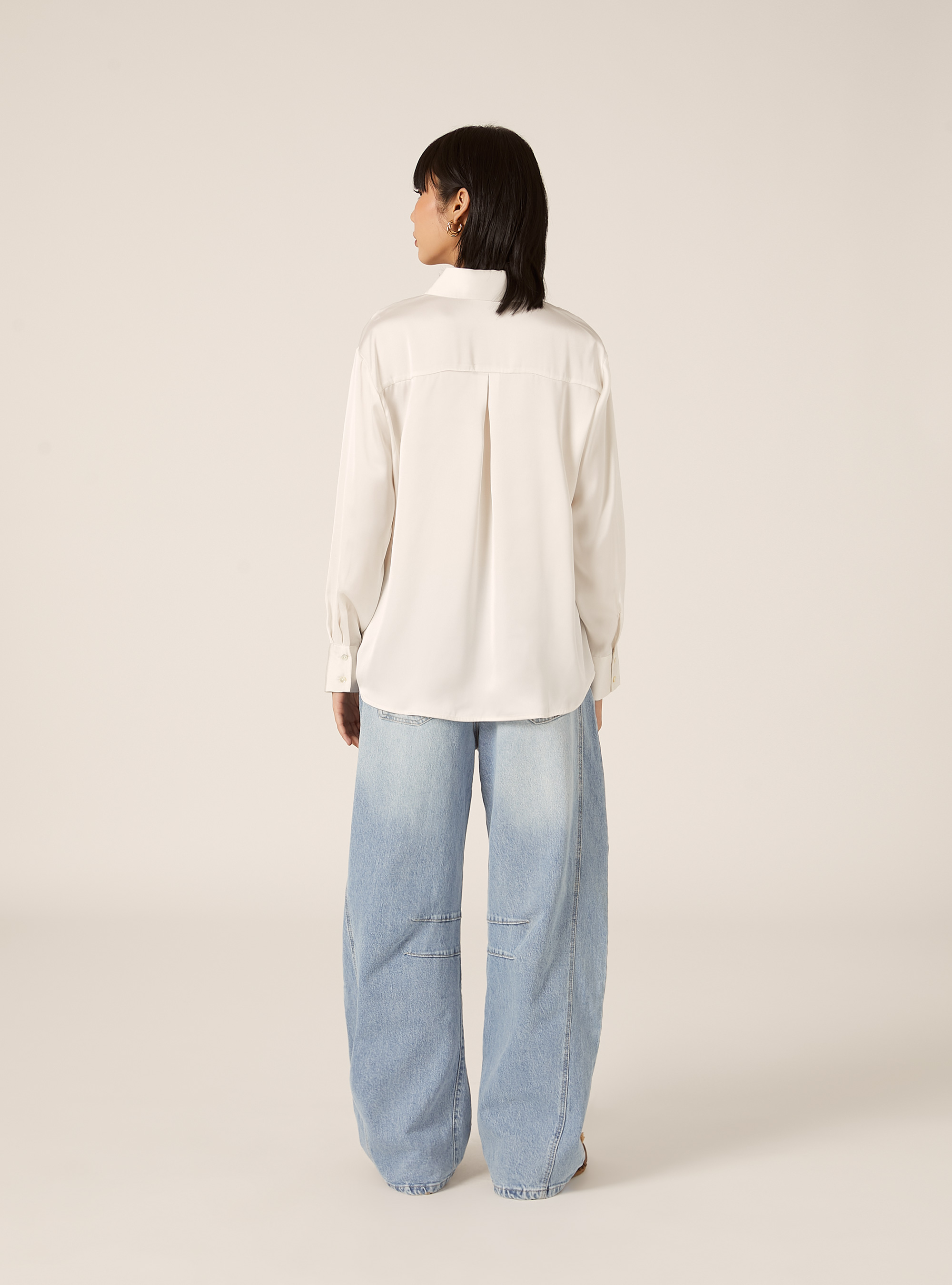 Camicia in satin con colletto a revers, WH2 WHITE