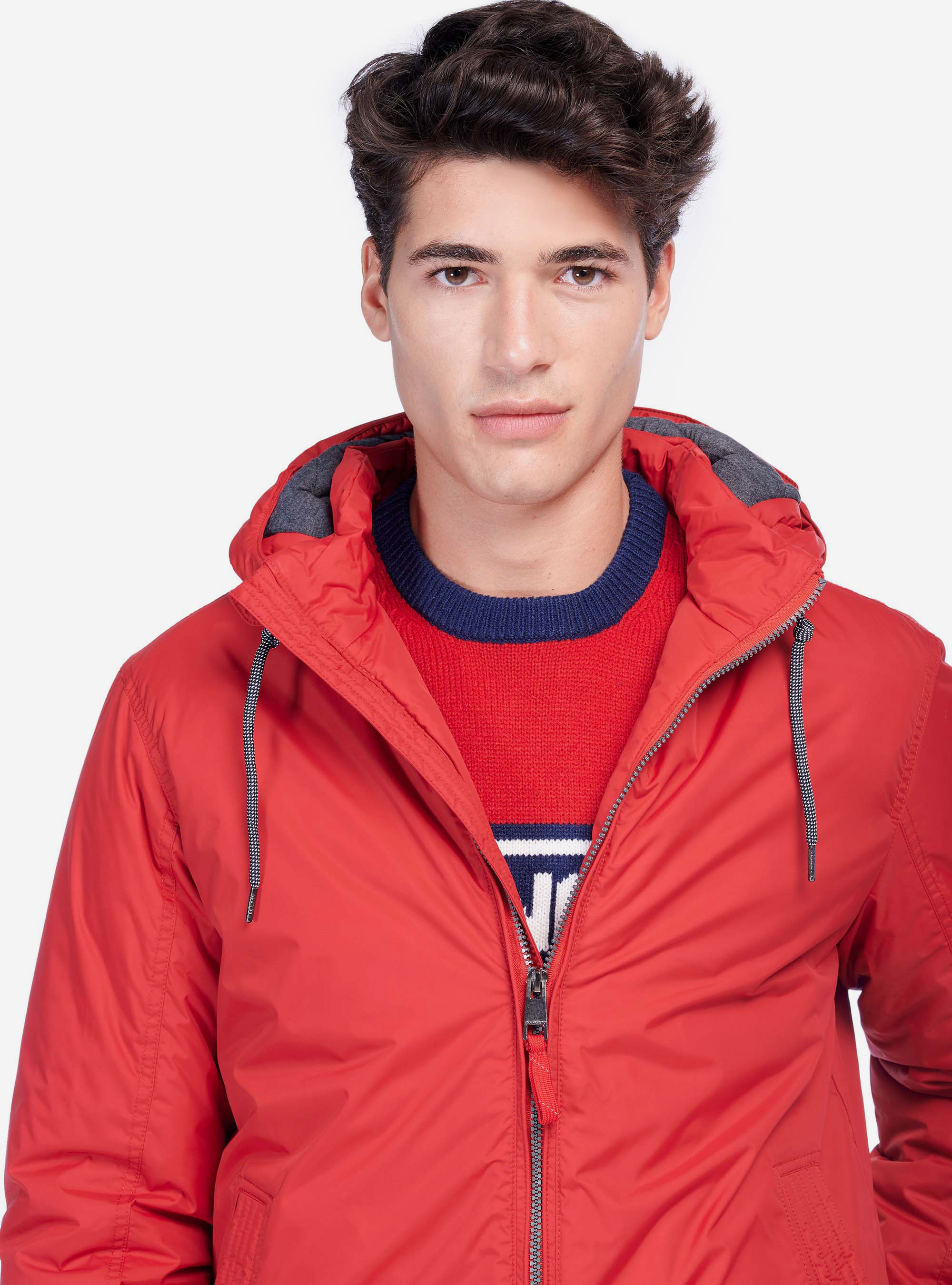 CAZADORA CON CAPUCHA, ROJO