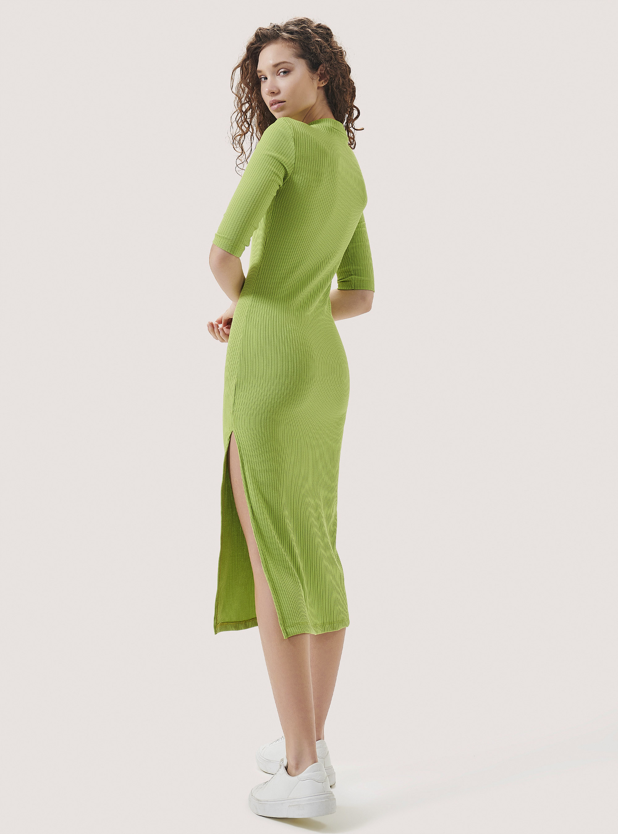 Vestido midi de canal&eacute; con abertura lateral, C7752 LIME