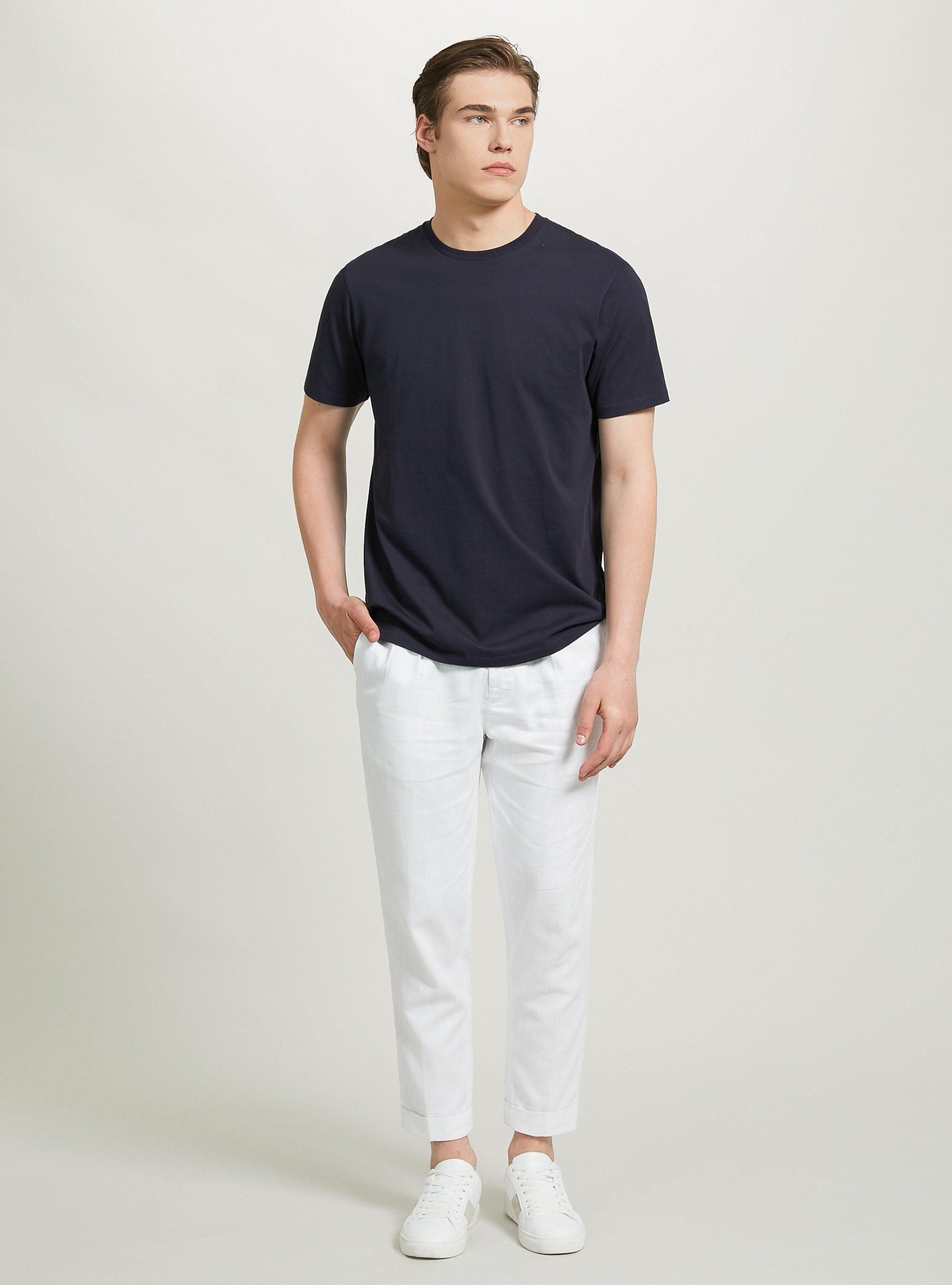 Chinohose aus einer Leinenmischung mit Abnähern, WH2 WHITE