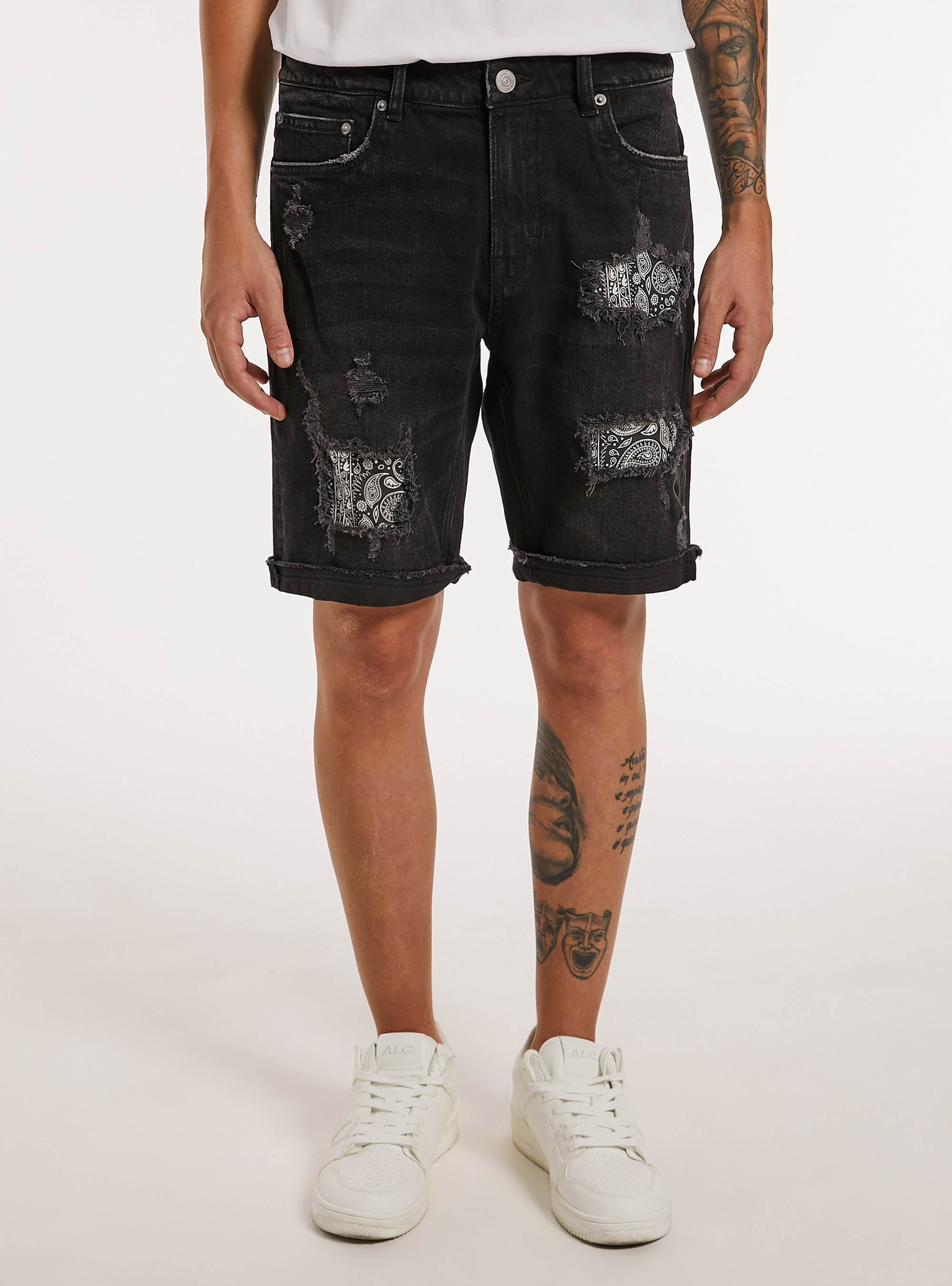 Stretch denim slim fit Bermuda shorts with rips, D000 BLACK
