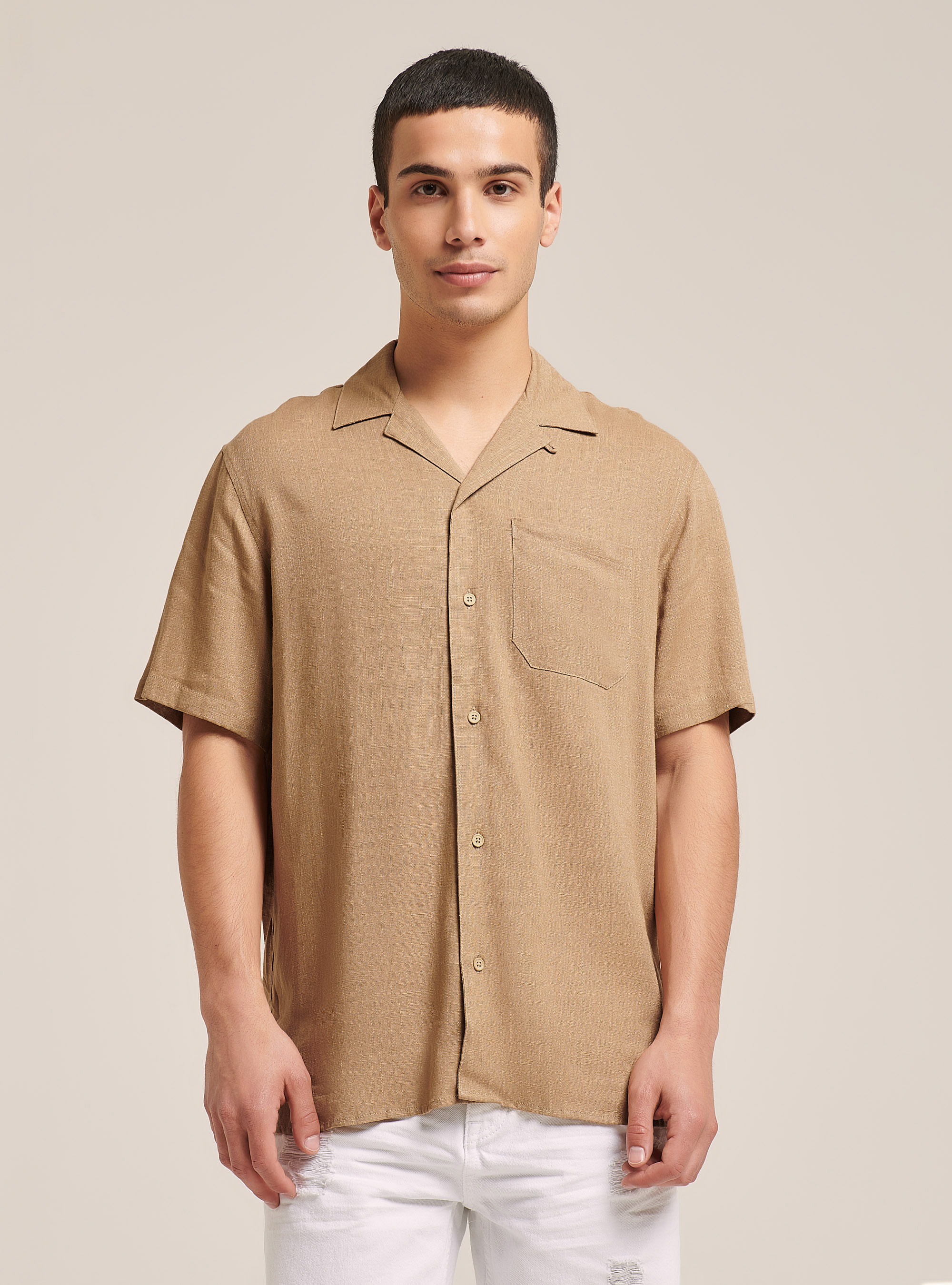 Camicia in misto lino con collo bowling, C1150 SAND