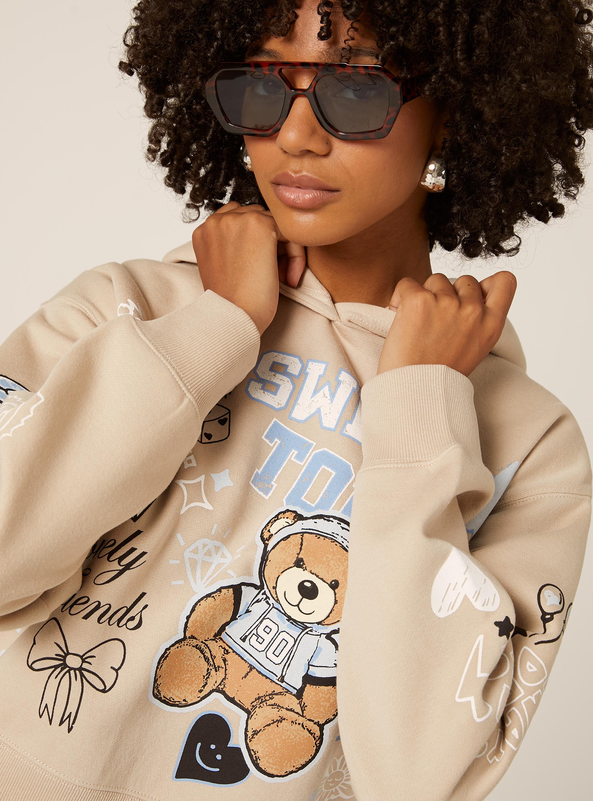 Sweat imprimé coupe carrée à capuche, BG3 BEIGE LIGHT