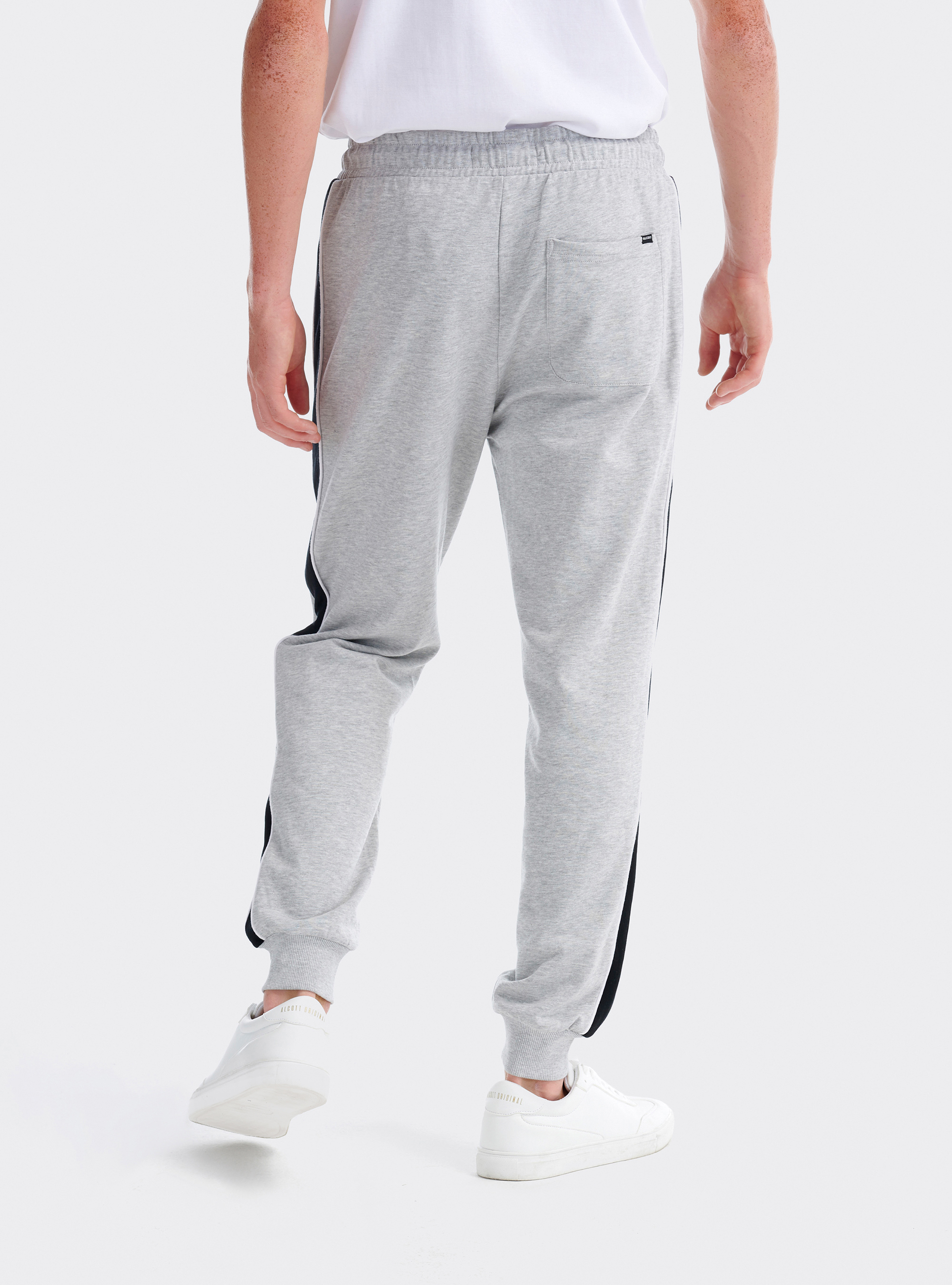 Jogger mit Tape und Logo, C143 LIGHT GREY M