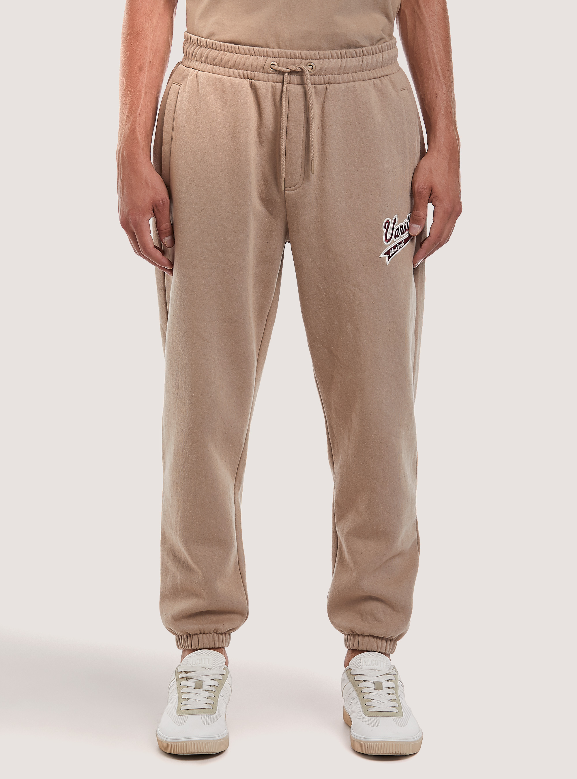 Pantalones jogger con parche universitario, BG3 BEIGE LIGHT