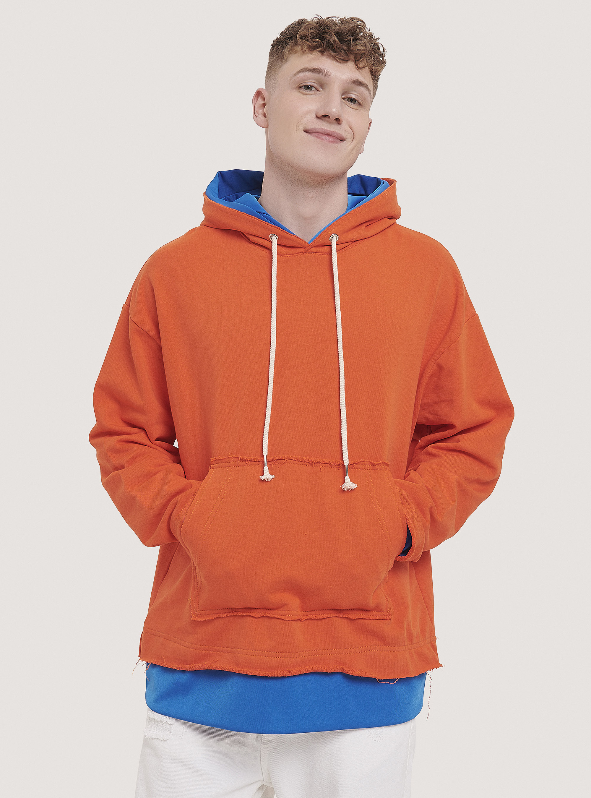Sweatshirt mit Kapuze und kontrastierenden Details, OR2 MEDIUM ORANGE