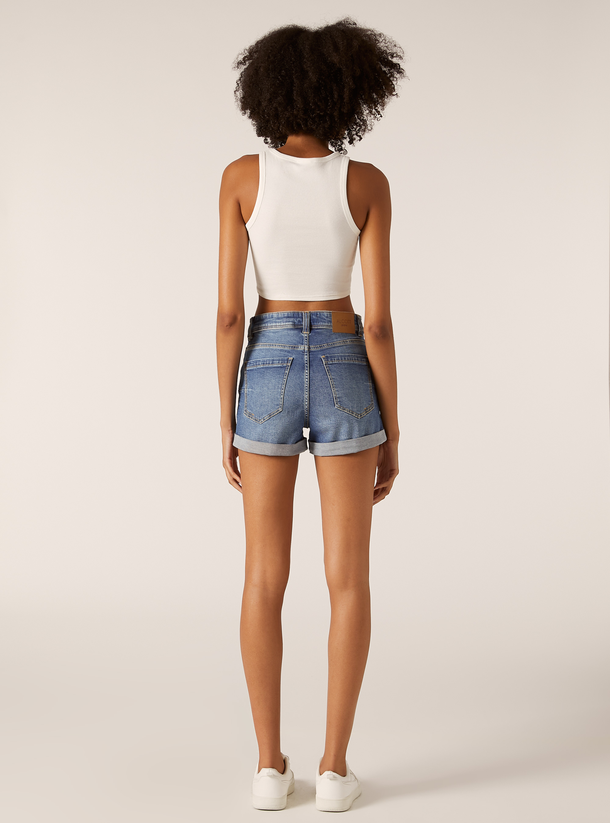 Schmal geschnittene Mom Shorts aus Stretch-Denim, D003 MEDIUM BLUE