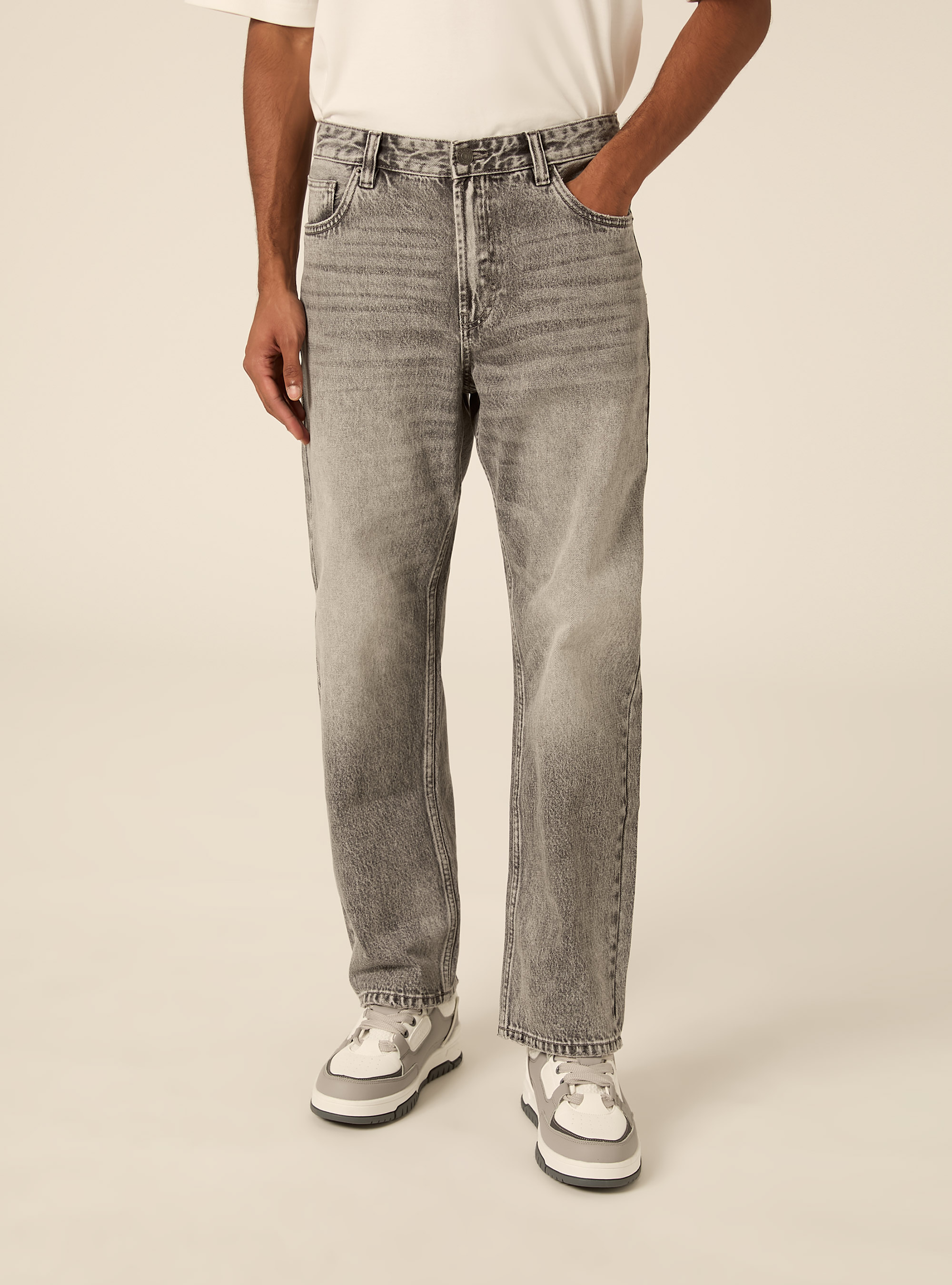 Pantalone in denim tapered fit, D00G GREY