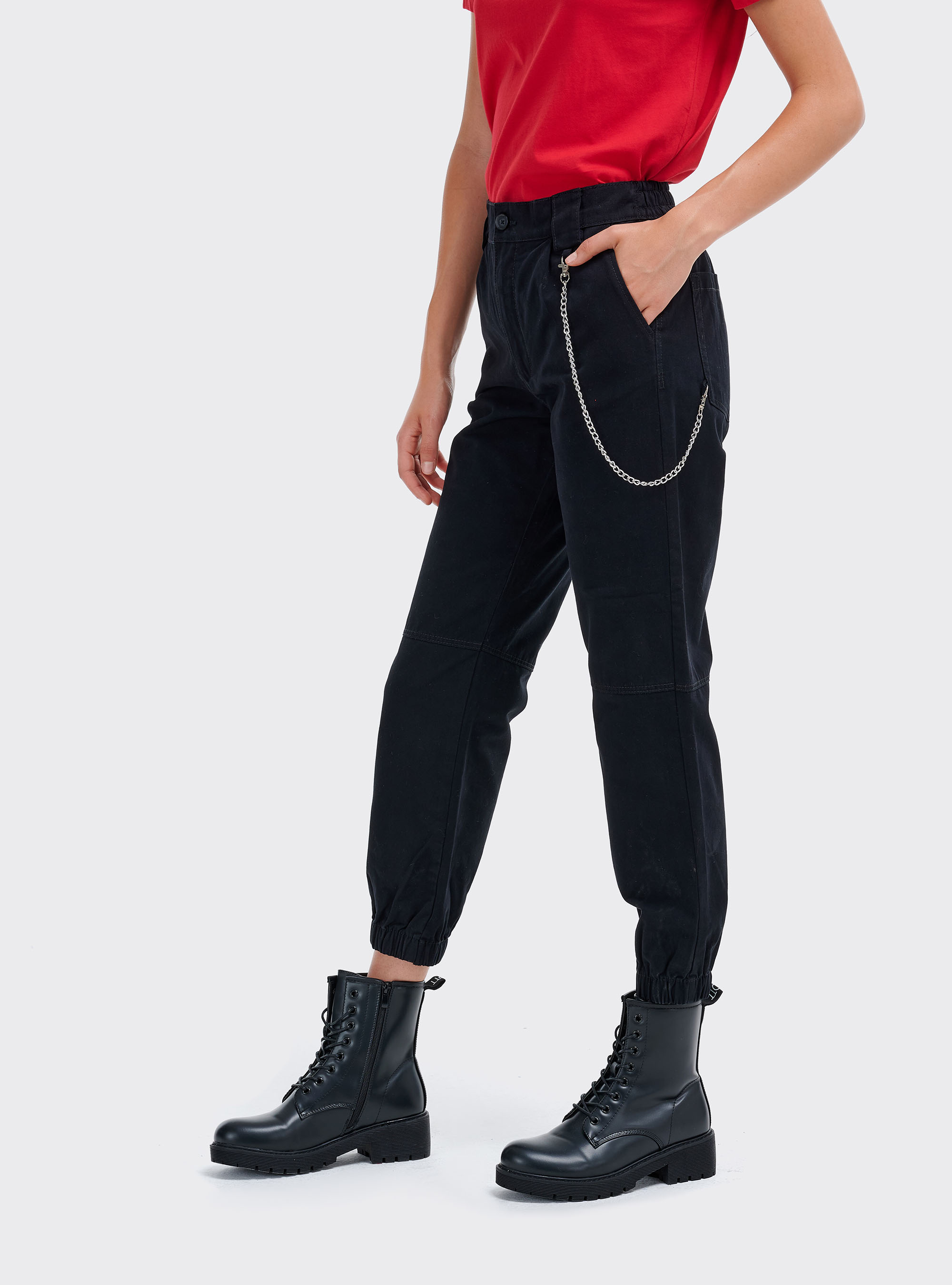 Pantaloni utility con catena laterale ed elastico alle caviglie, NERO