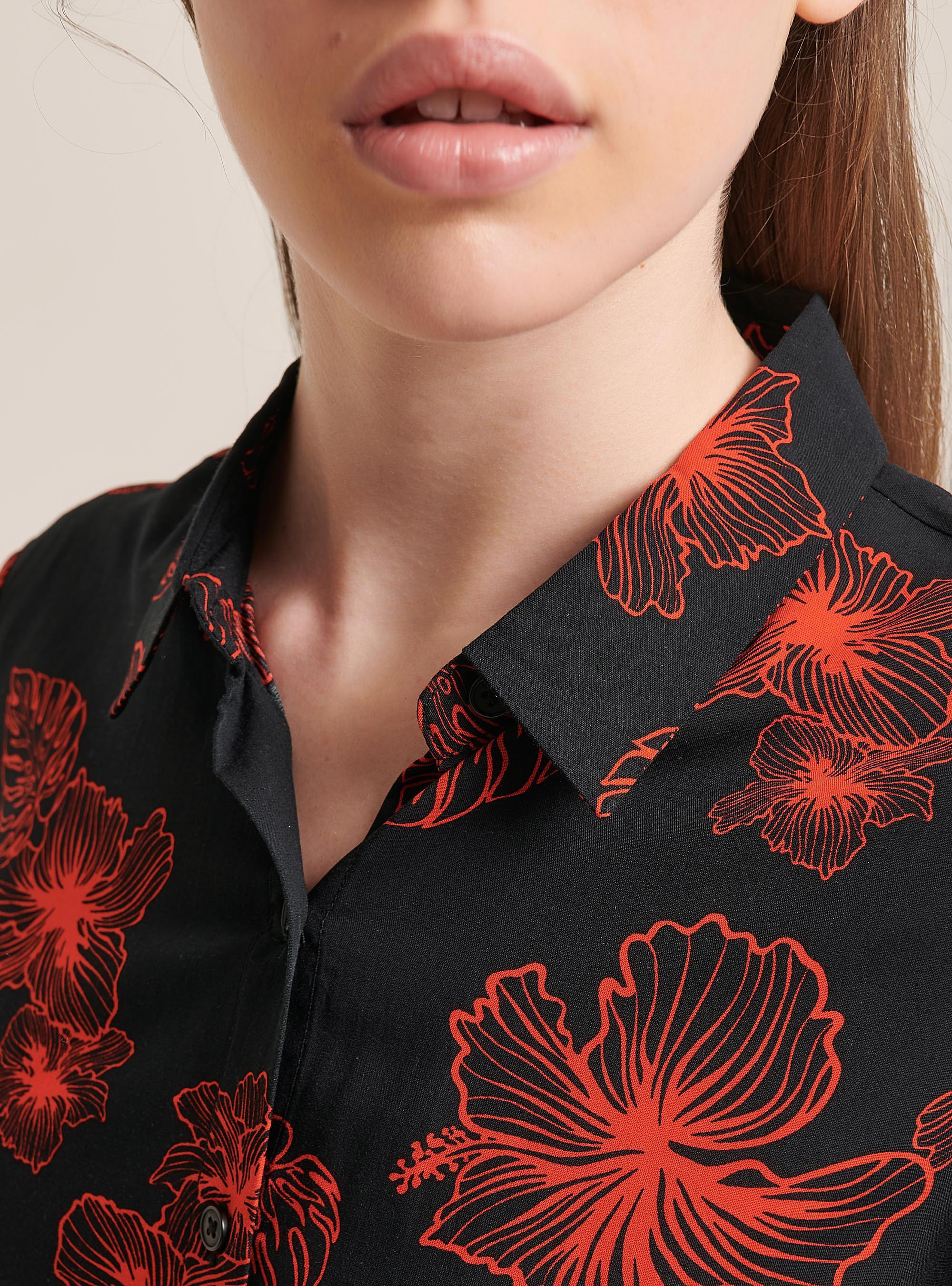 Cropped shirt with print, BLACK