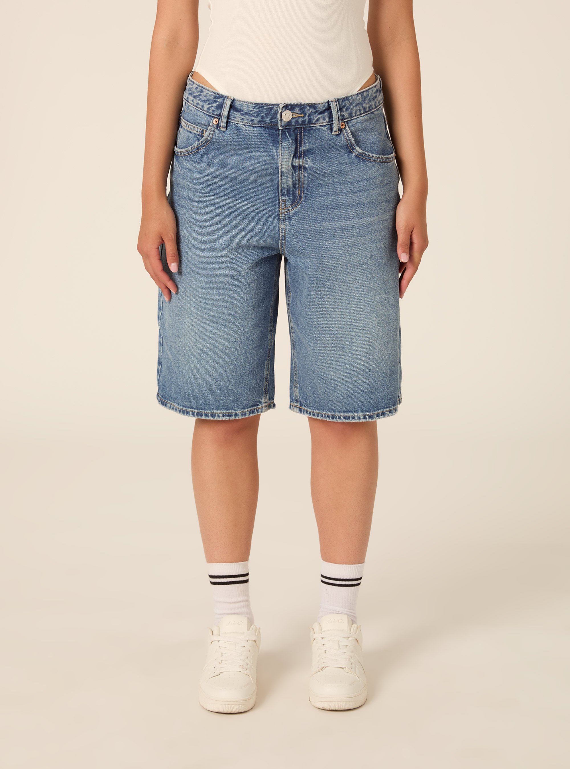 Bermuda jort in denim, D004 MEDIUM LIGHT BLUE