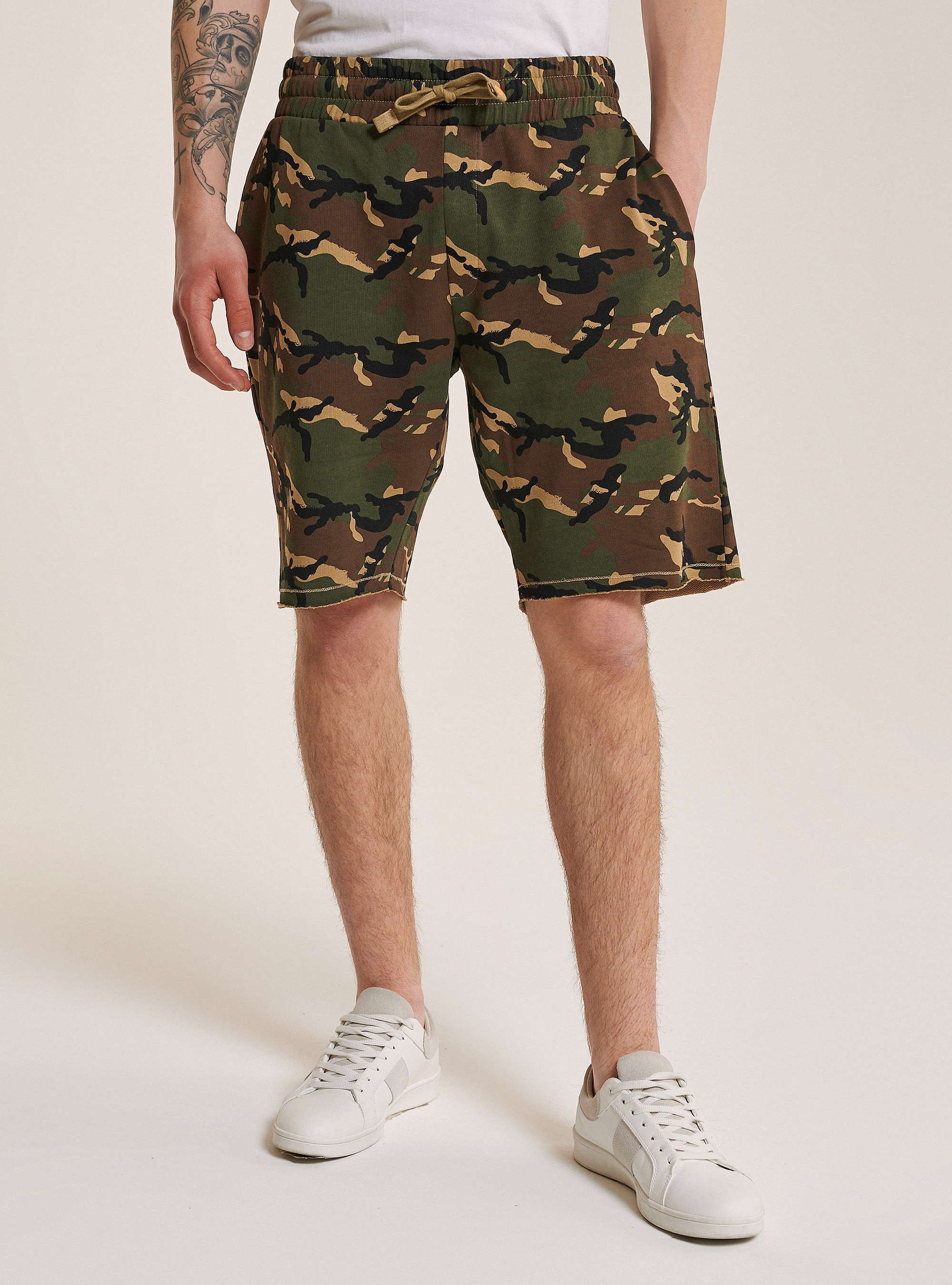 Cotton jogger bermuda shorts with print 
