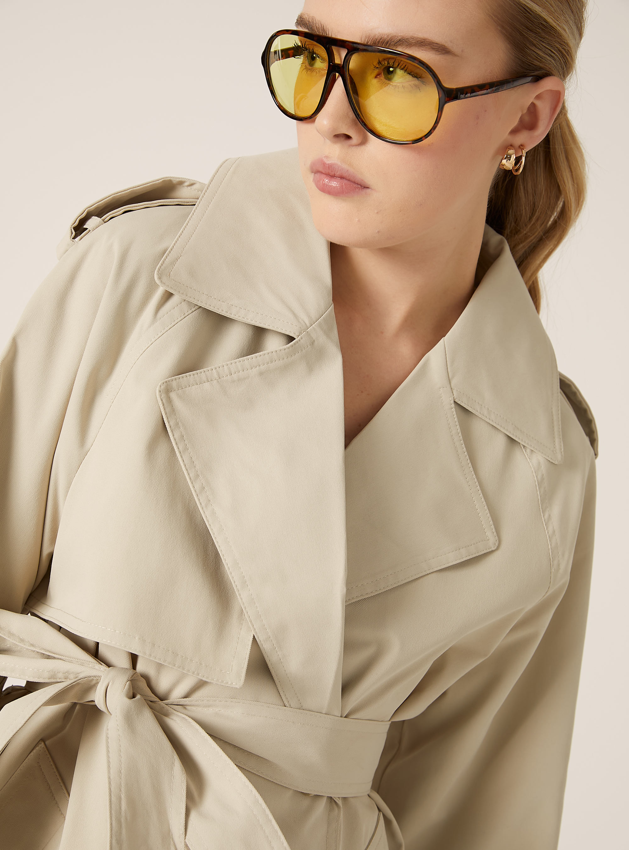 Kurzer Trenchcoat aus Twill, CR2 CREAM MEDIUM