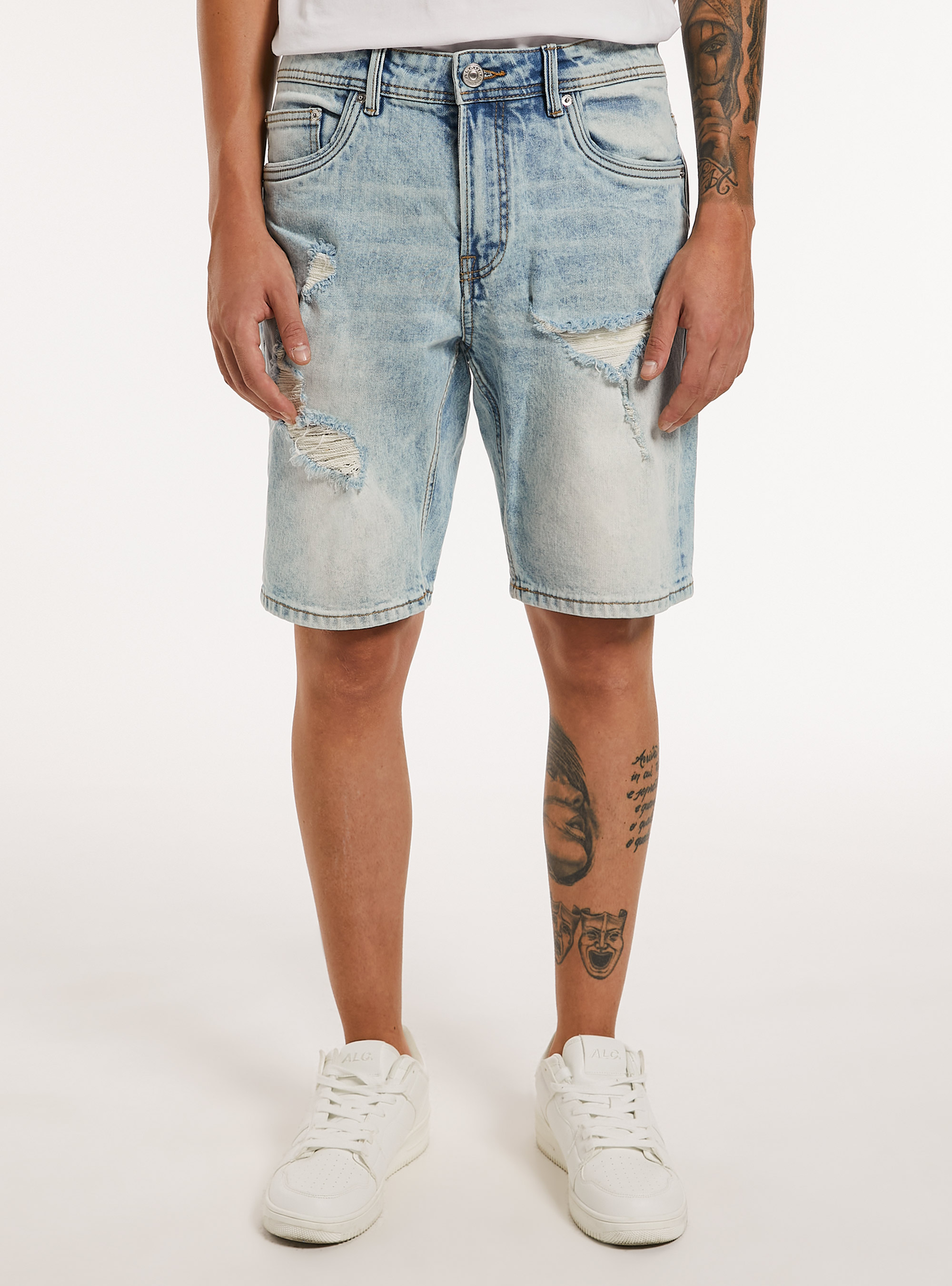 Bermuda en denim stretch à coupe étroite avec déchirures, D007 LIGHT AZURE