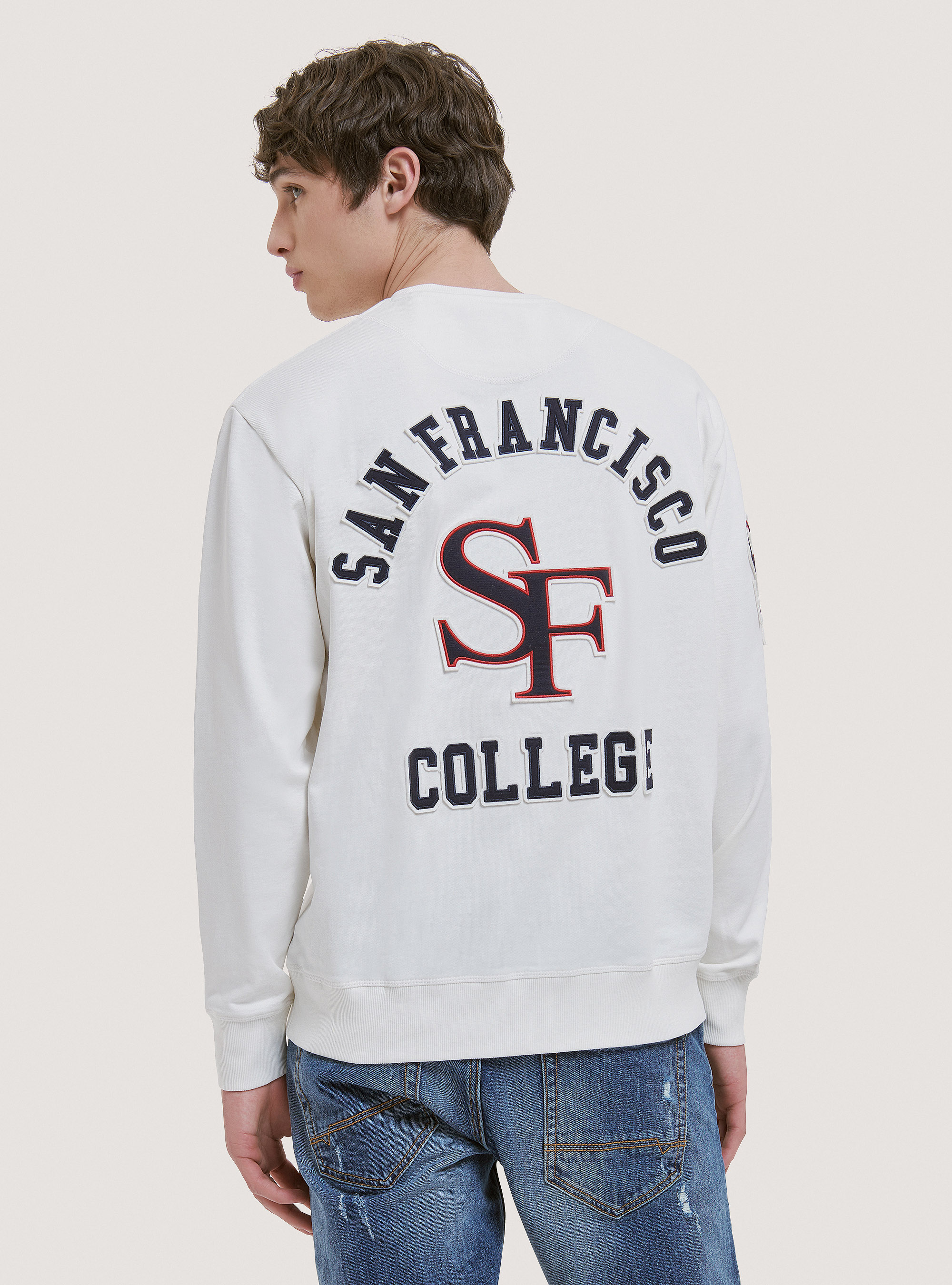 Round-neck college sweatshirt with cotton patch, C0020 OFF WHITE