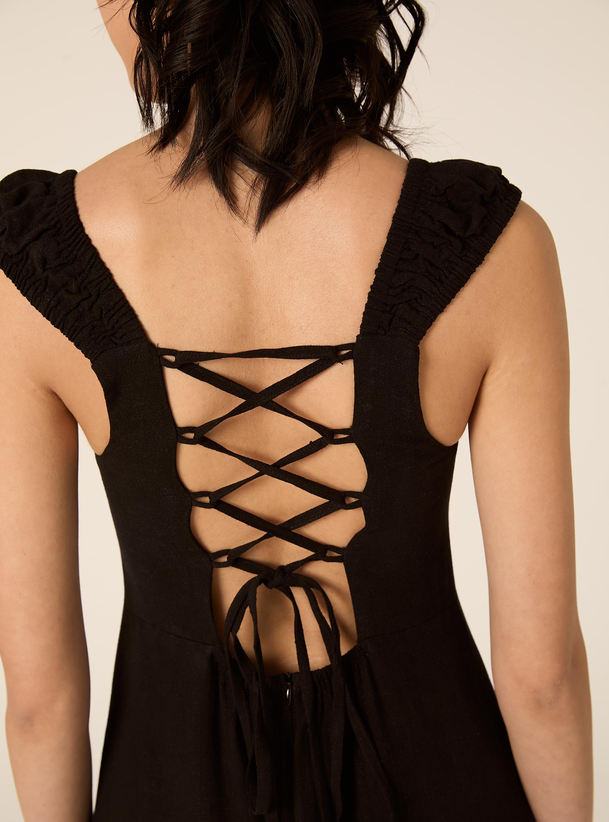 Vestito incrociato sulla schiena in misto lino, BK1 BLACK