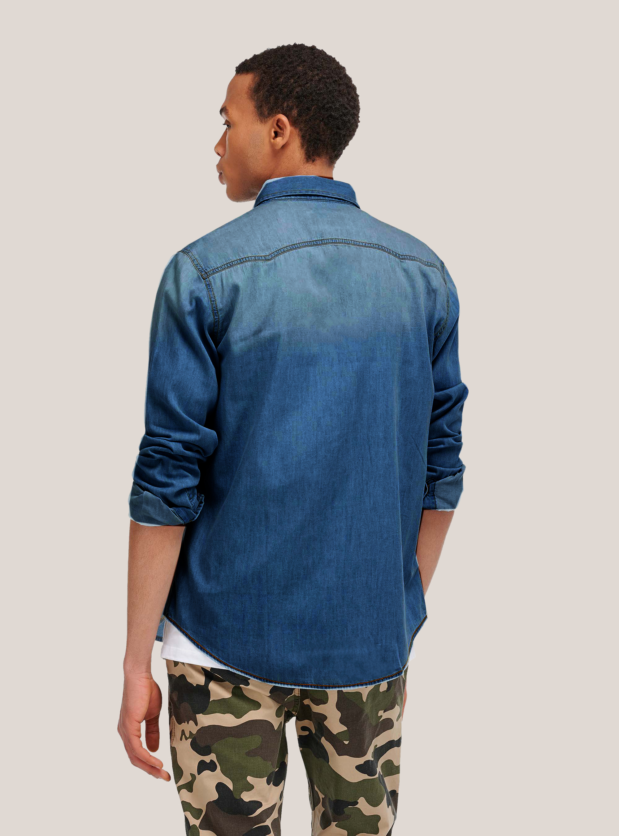 Slim-Fit-Jeanshemd mit Brusttaschen, C220 BLUE